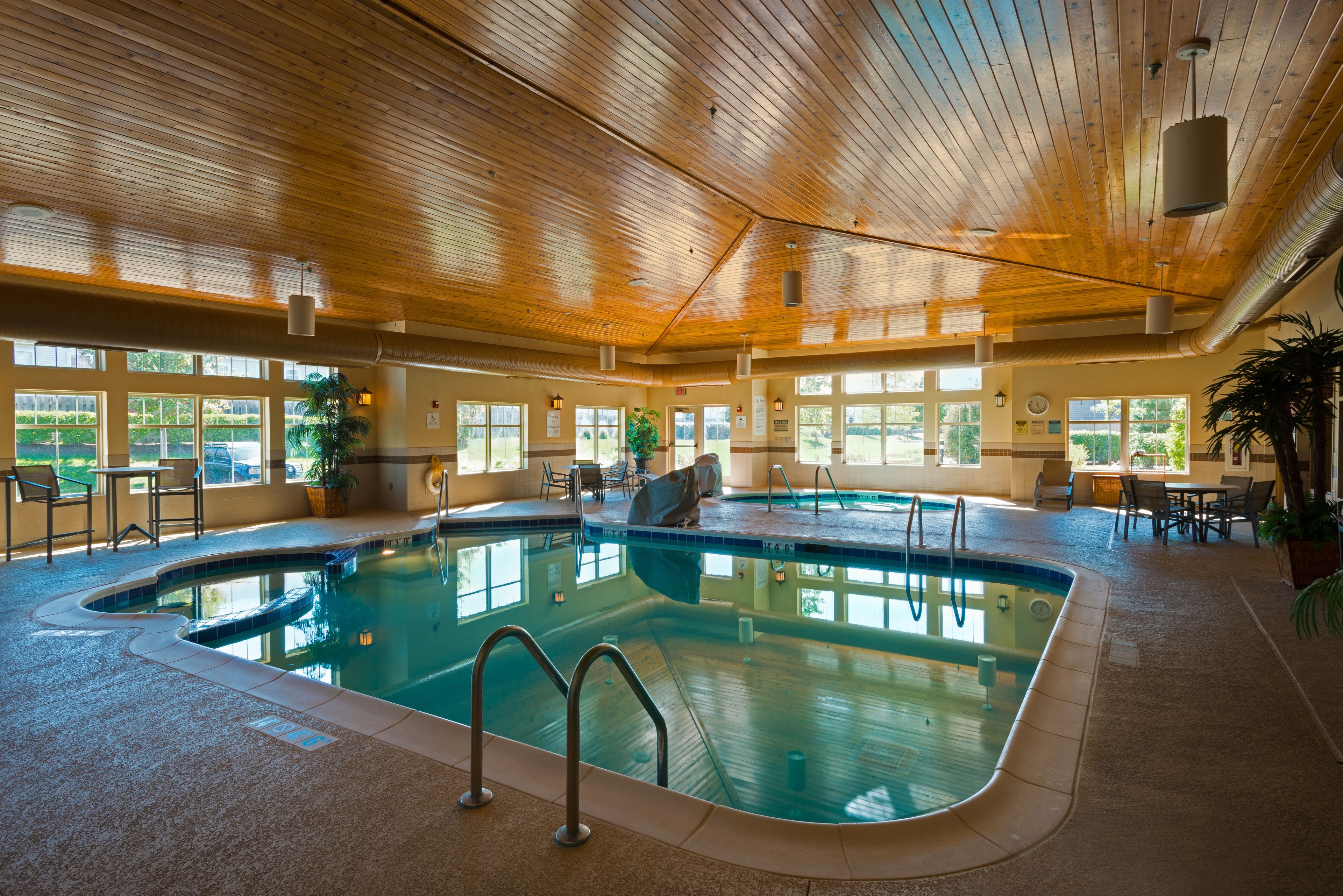 Holiday Inn Express & Suites Chicago West-Roselle