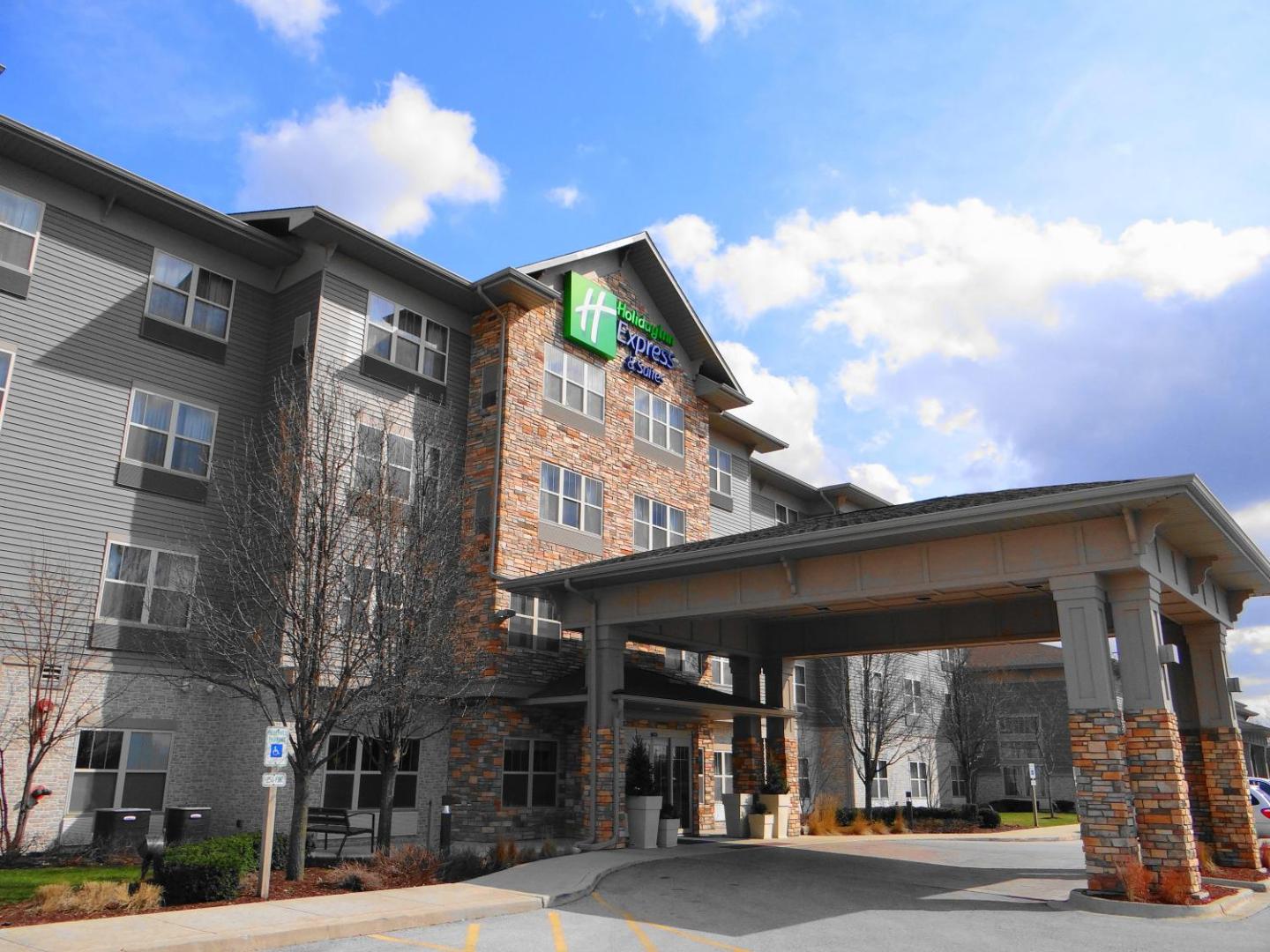 Holiday Inn Express & Suites Chicago West-Roselle