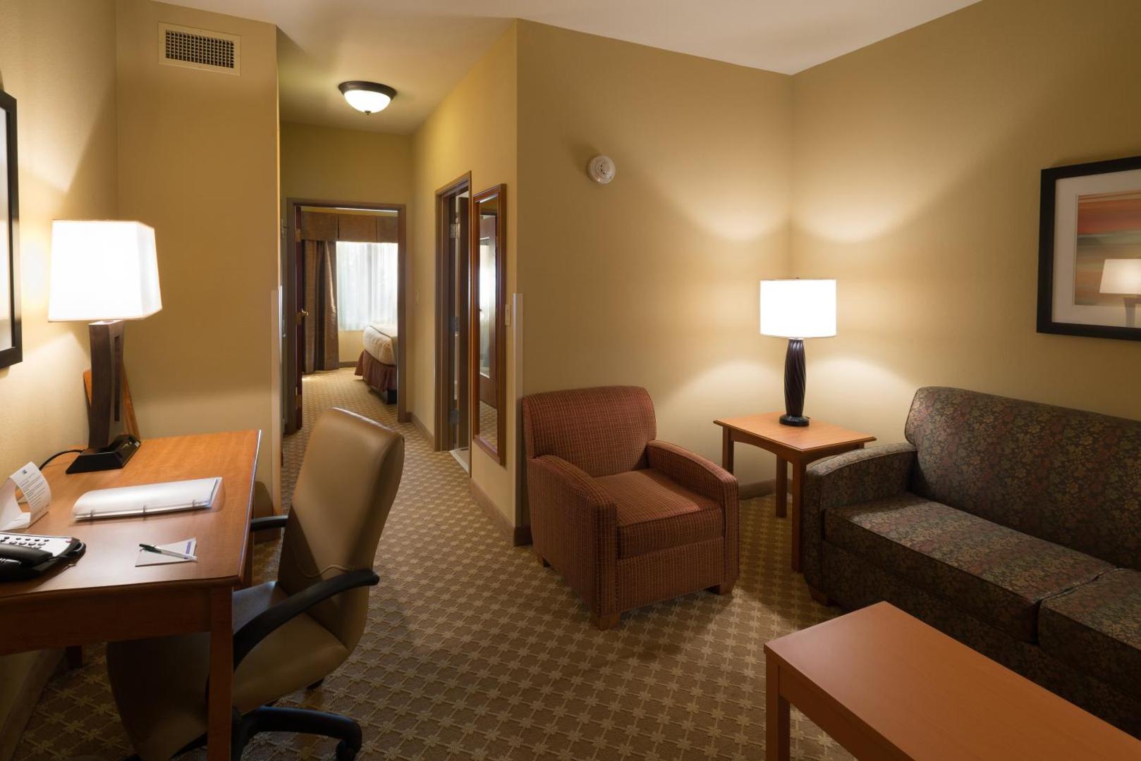 Holiday Inn Express & Suites Chicago West-Roselle