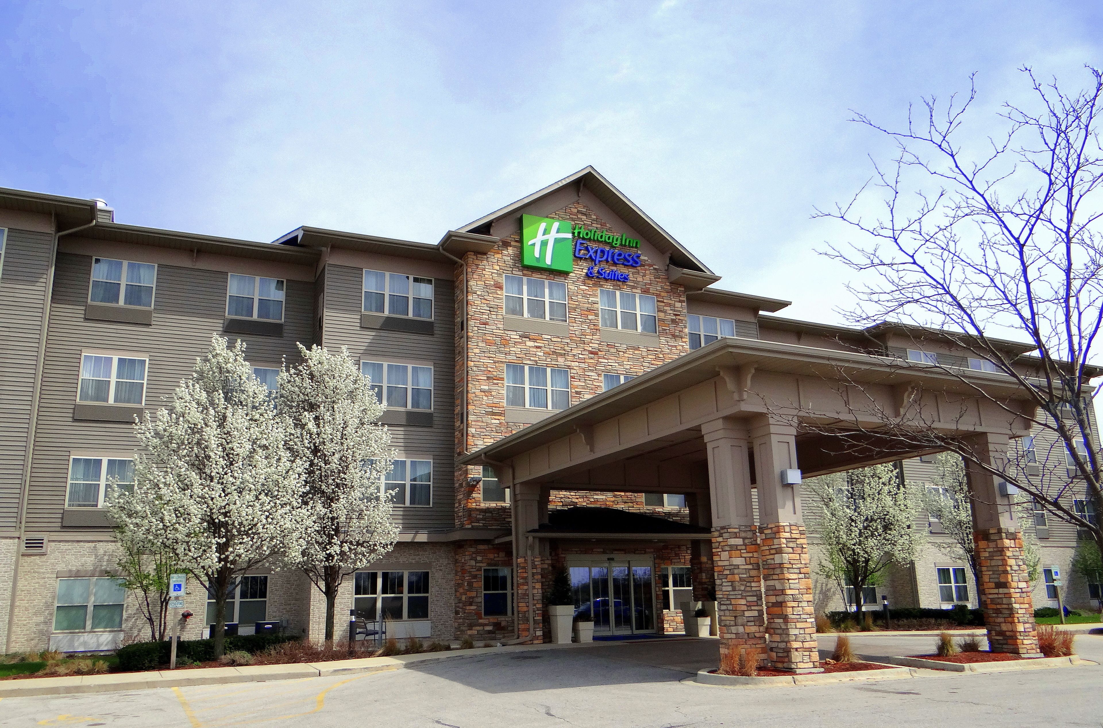 Holiday Inn Express & Suites Chicago West-Roselle