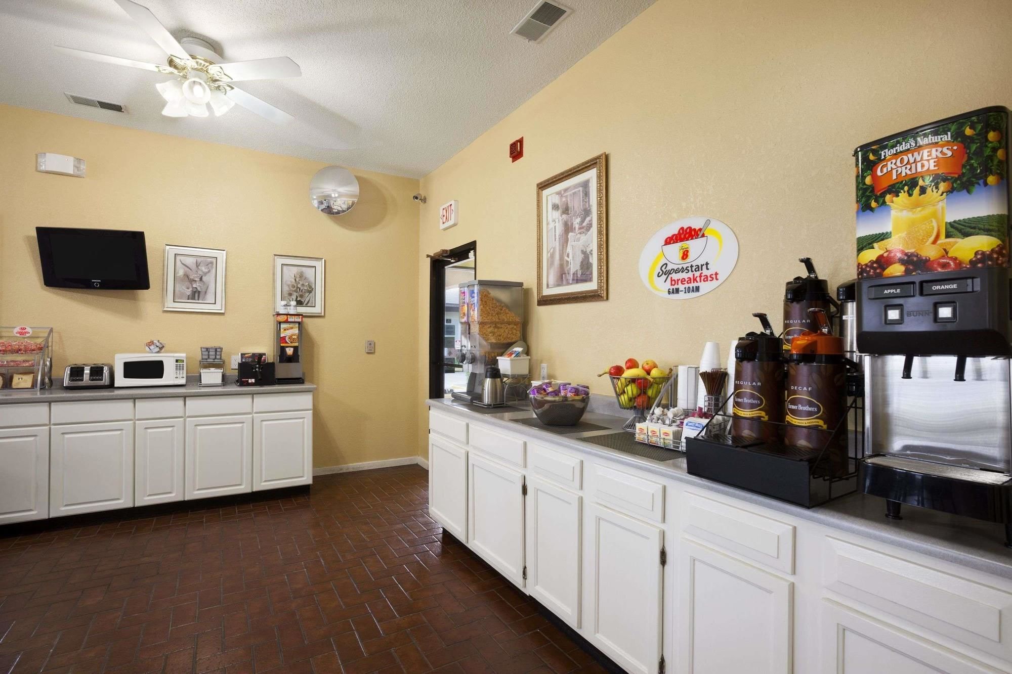 Super 8 by Wyndham Salem