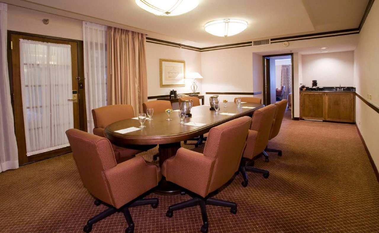 Embassy Suites Chicago Schaumburg Woodfield