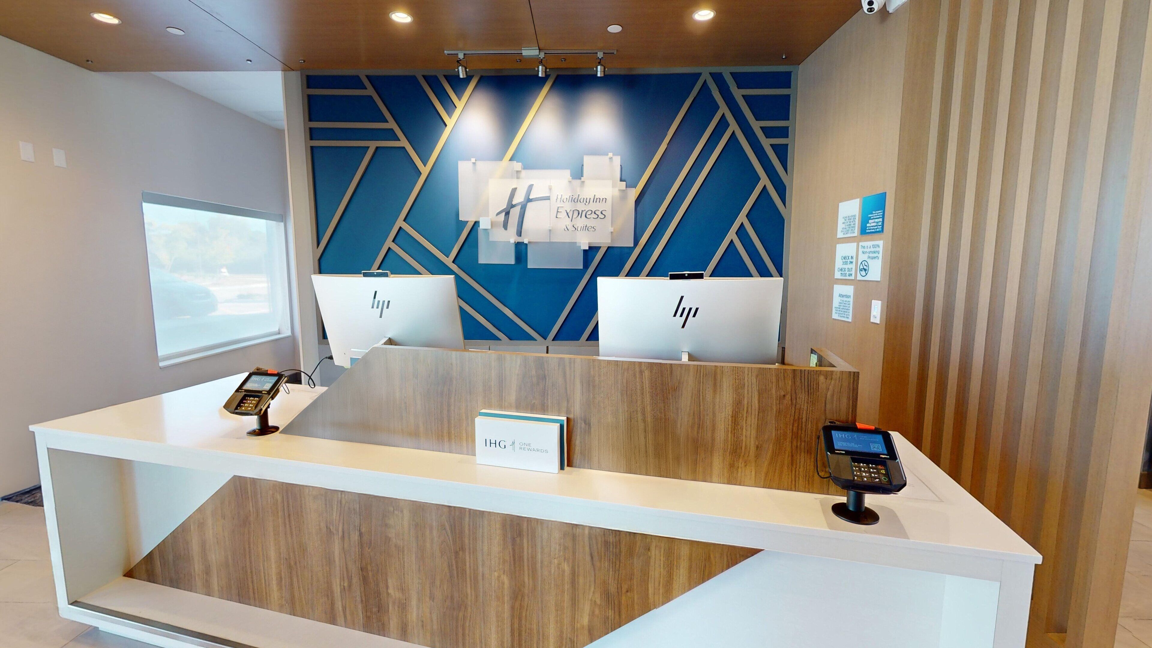 Holiday Inn Express Suites Chicago Schaumburg an IHG Hotel