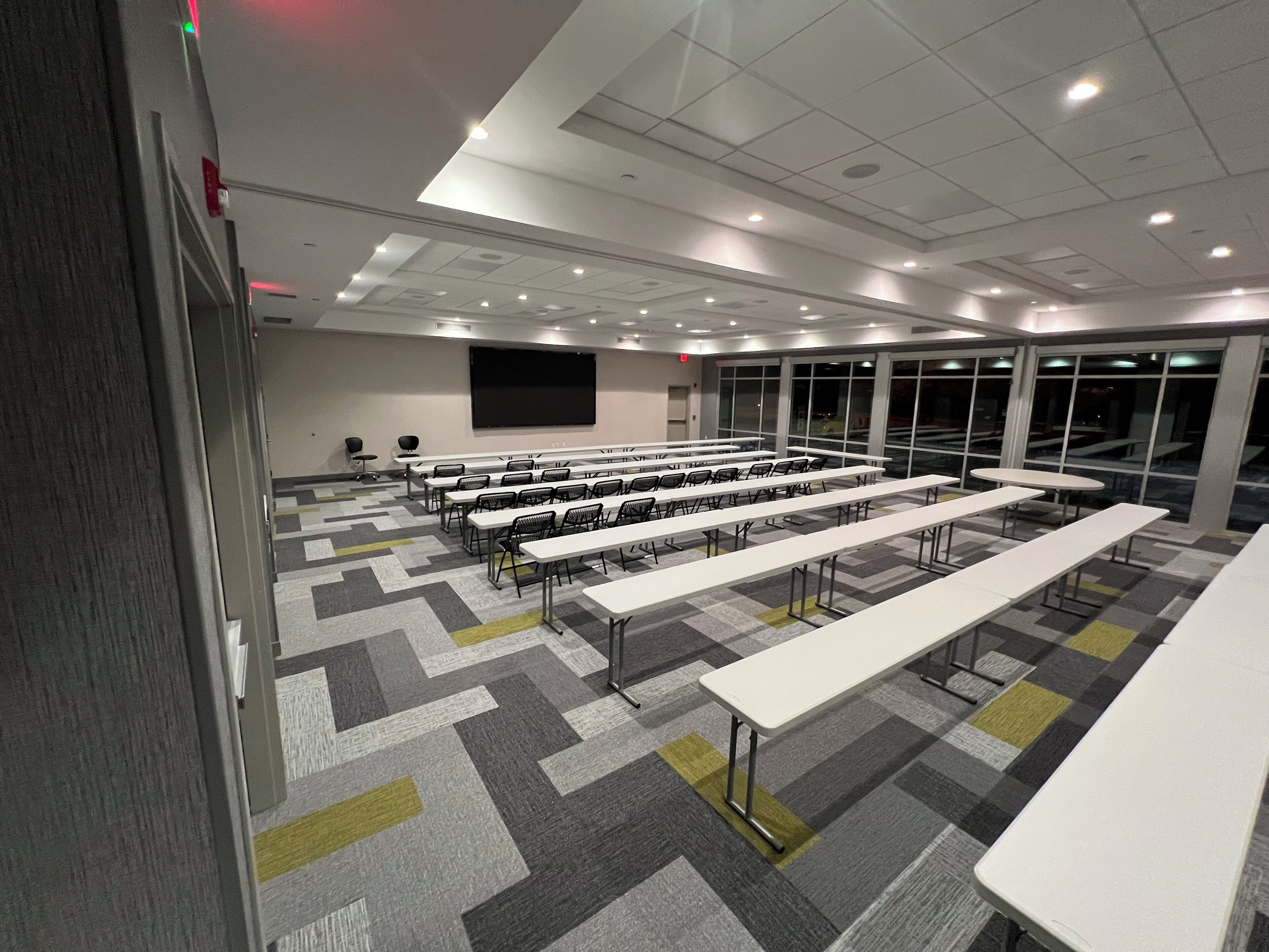 Holiday Inn Express Suites Chicago Schaumburg an IHG Hotel