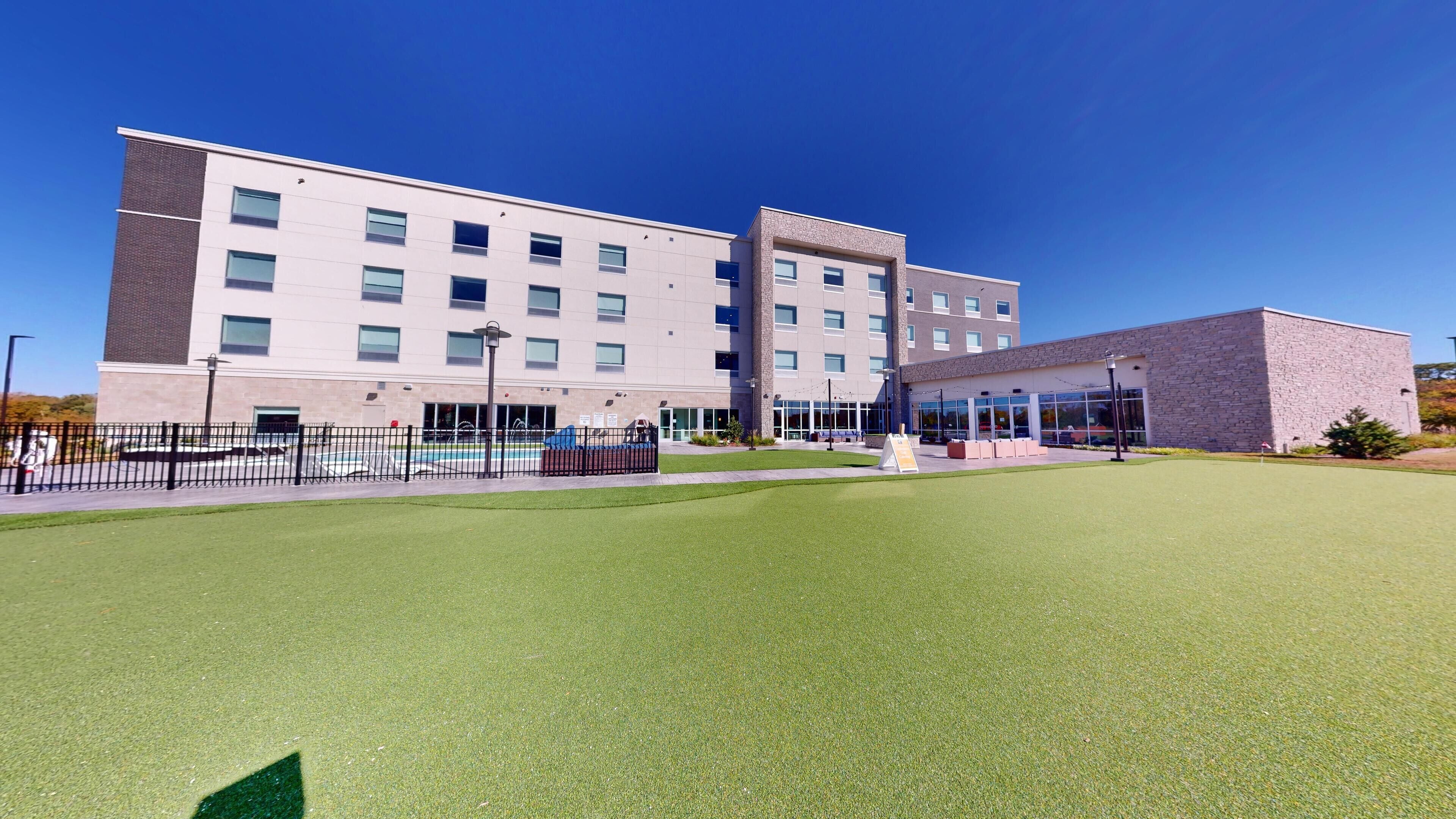 Holiday Inn Express Suites Chicago Schaumburg an IHG Hotel