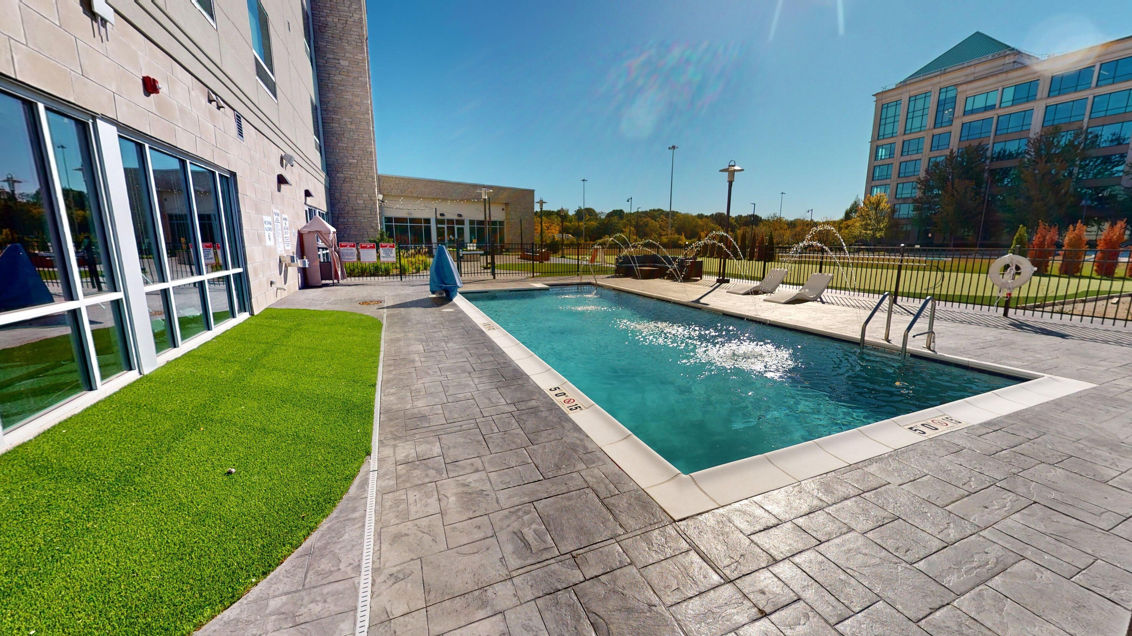 Holiday Inn Express Suites Chicago Schaumburg an IHG Hotel