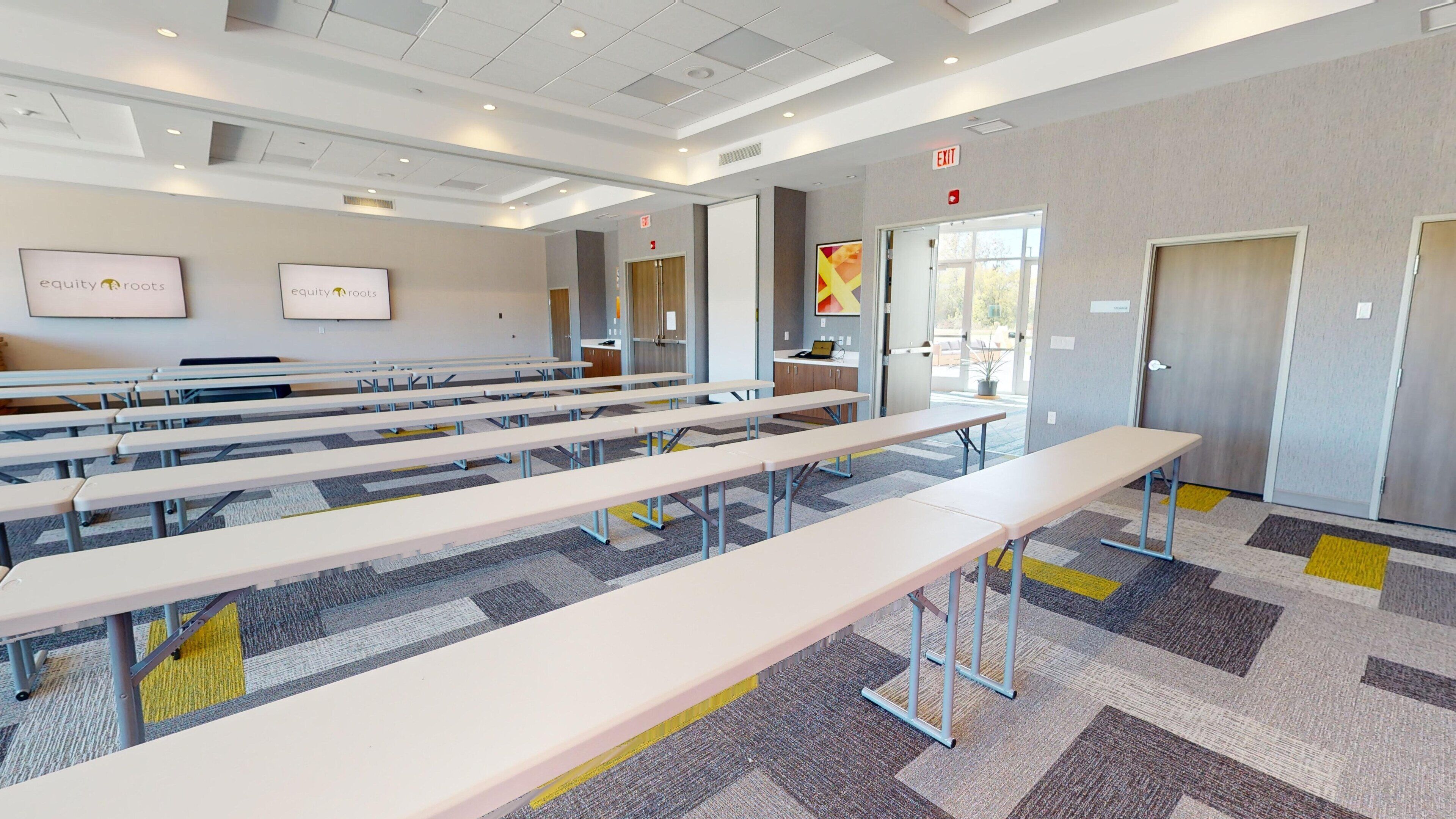 Holiday Inn Express Suites Chicago Schaumburg an IHG Hotel