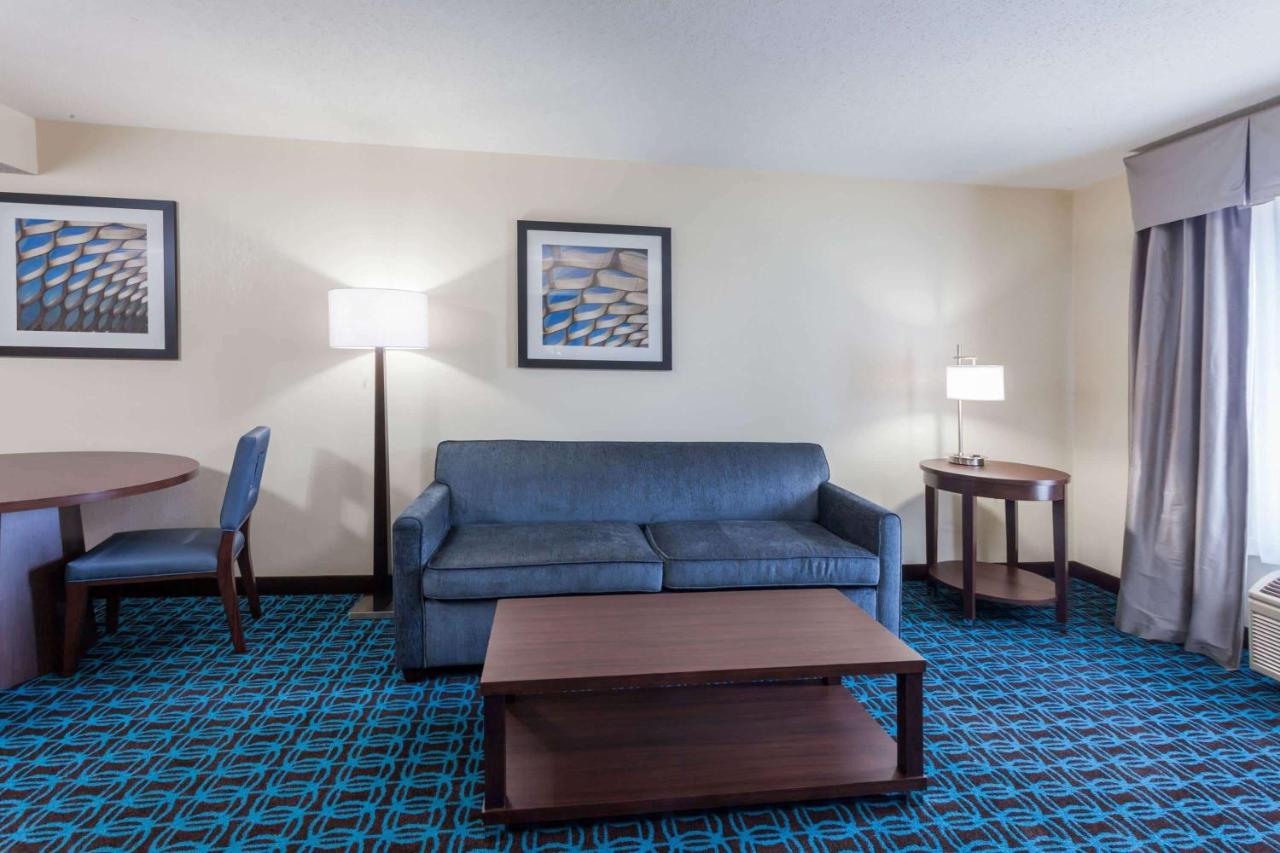 Wingate By Wyndham Schaumburg / Convention Center
