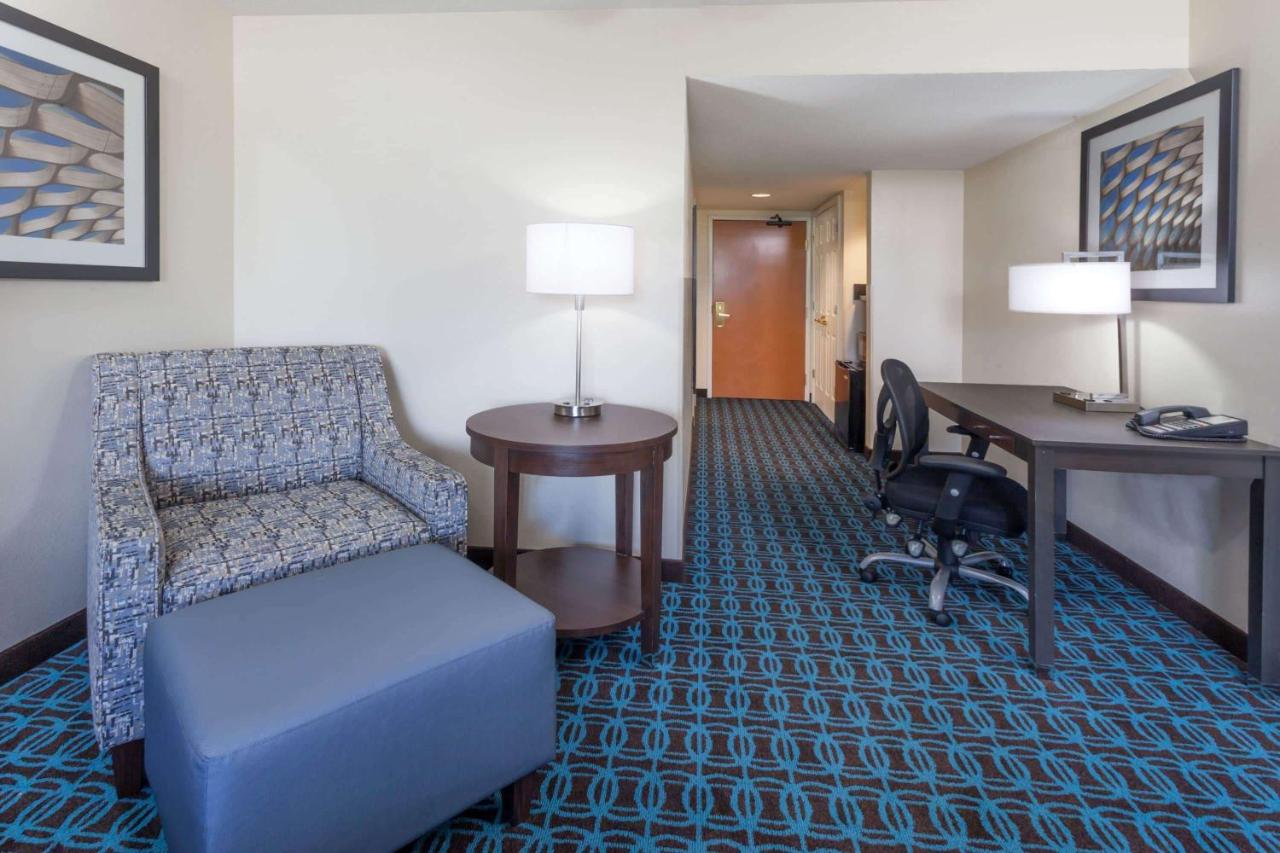 Wingate By Wyndham Schaumburg / Convention Center