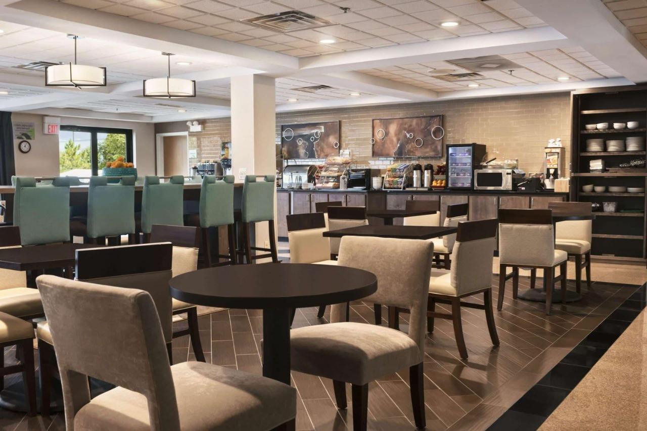 Wingate By Wyndham Schaumburg / Convention Center