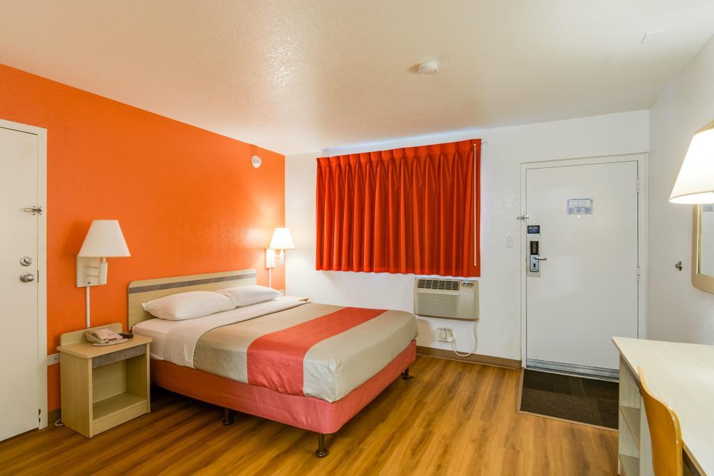 Motel 6 Chicago O'Hare - Schiller Park