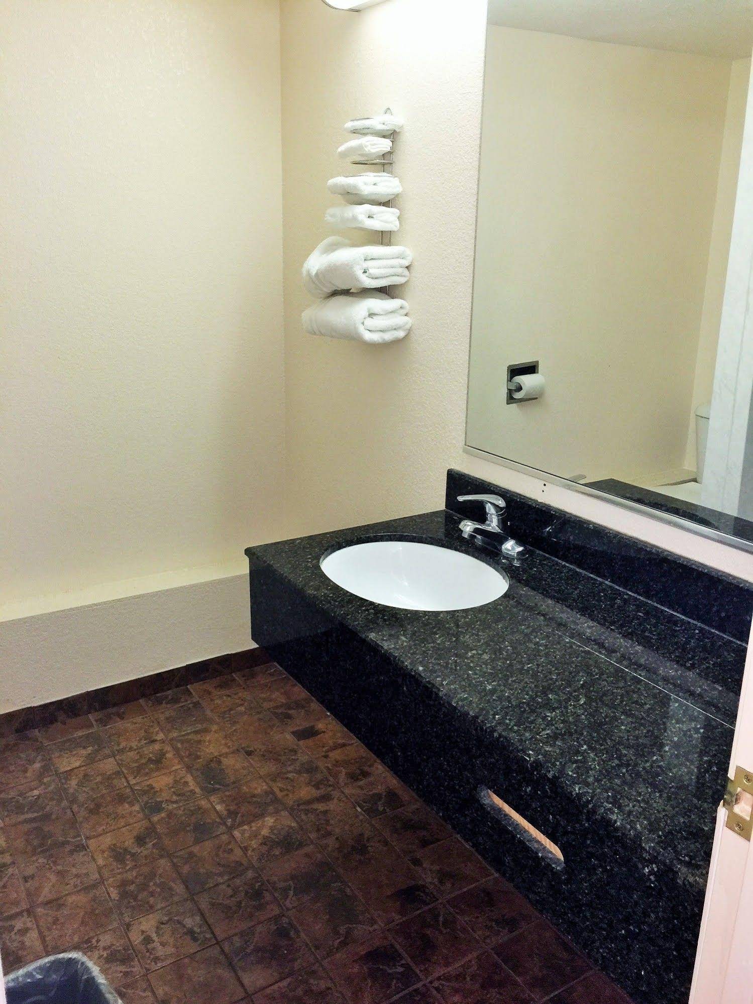 Tollway Inn Beloit