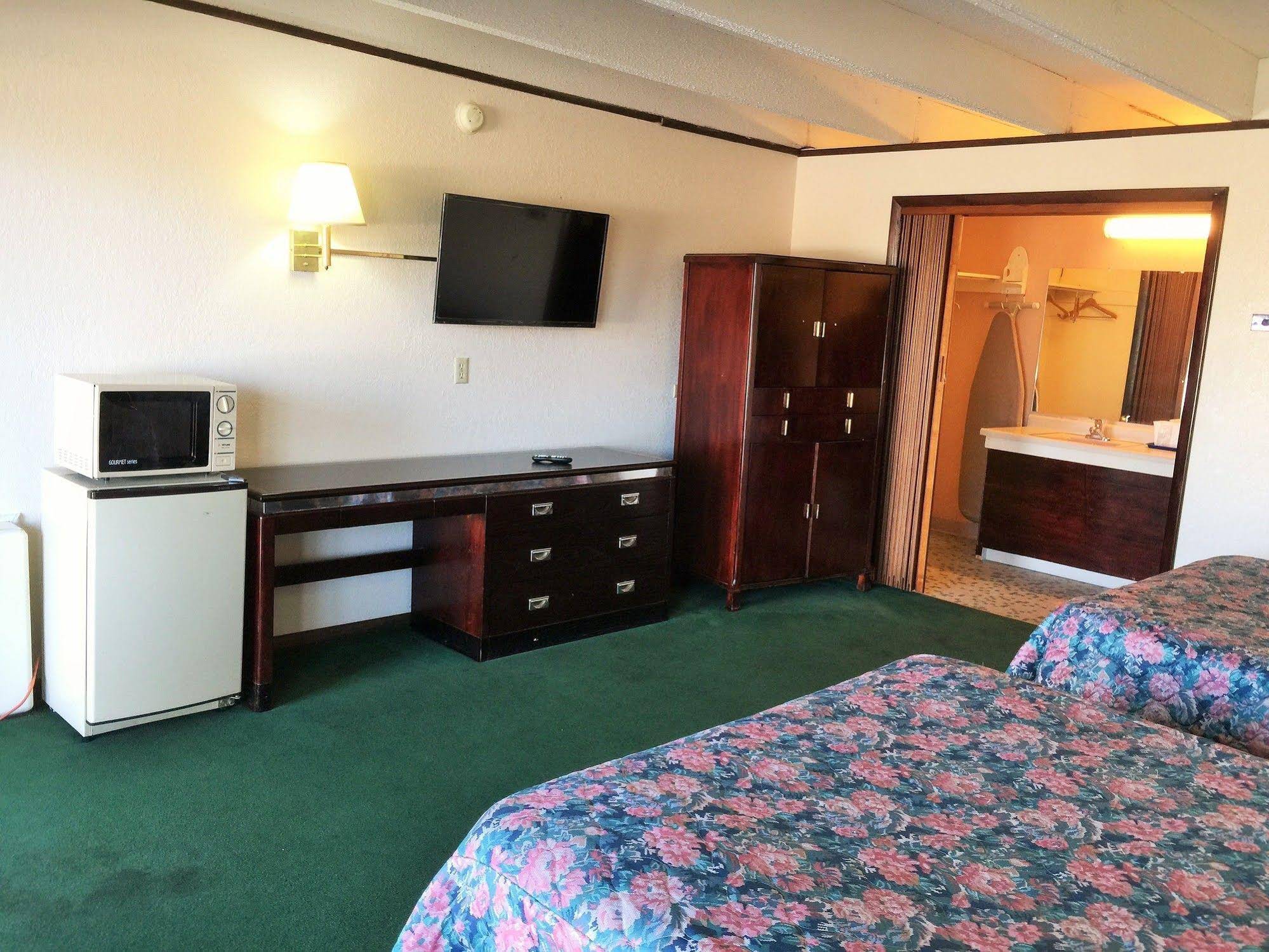Tollway Inn Beloit