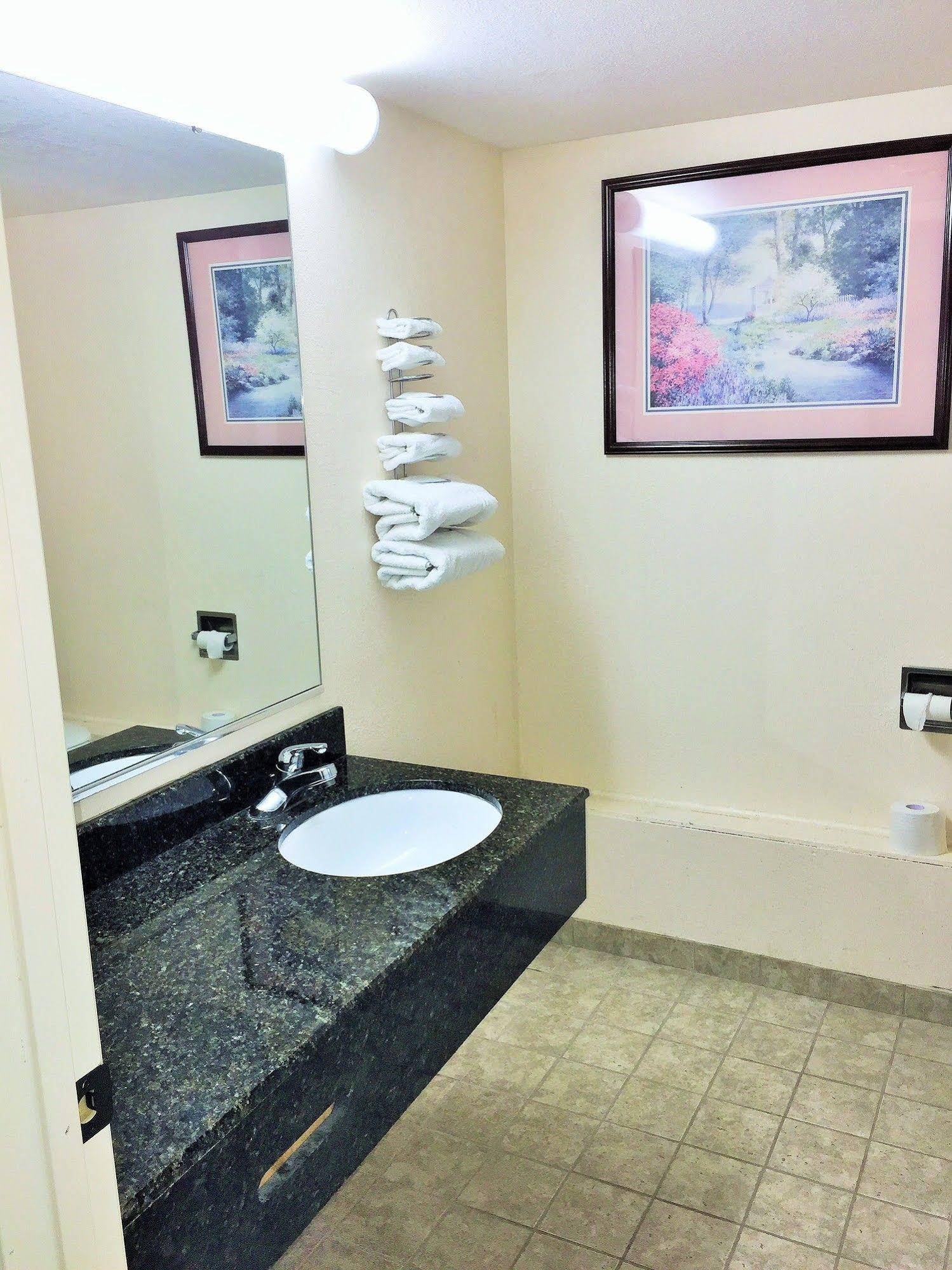 Tollway Inn Beloit