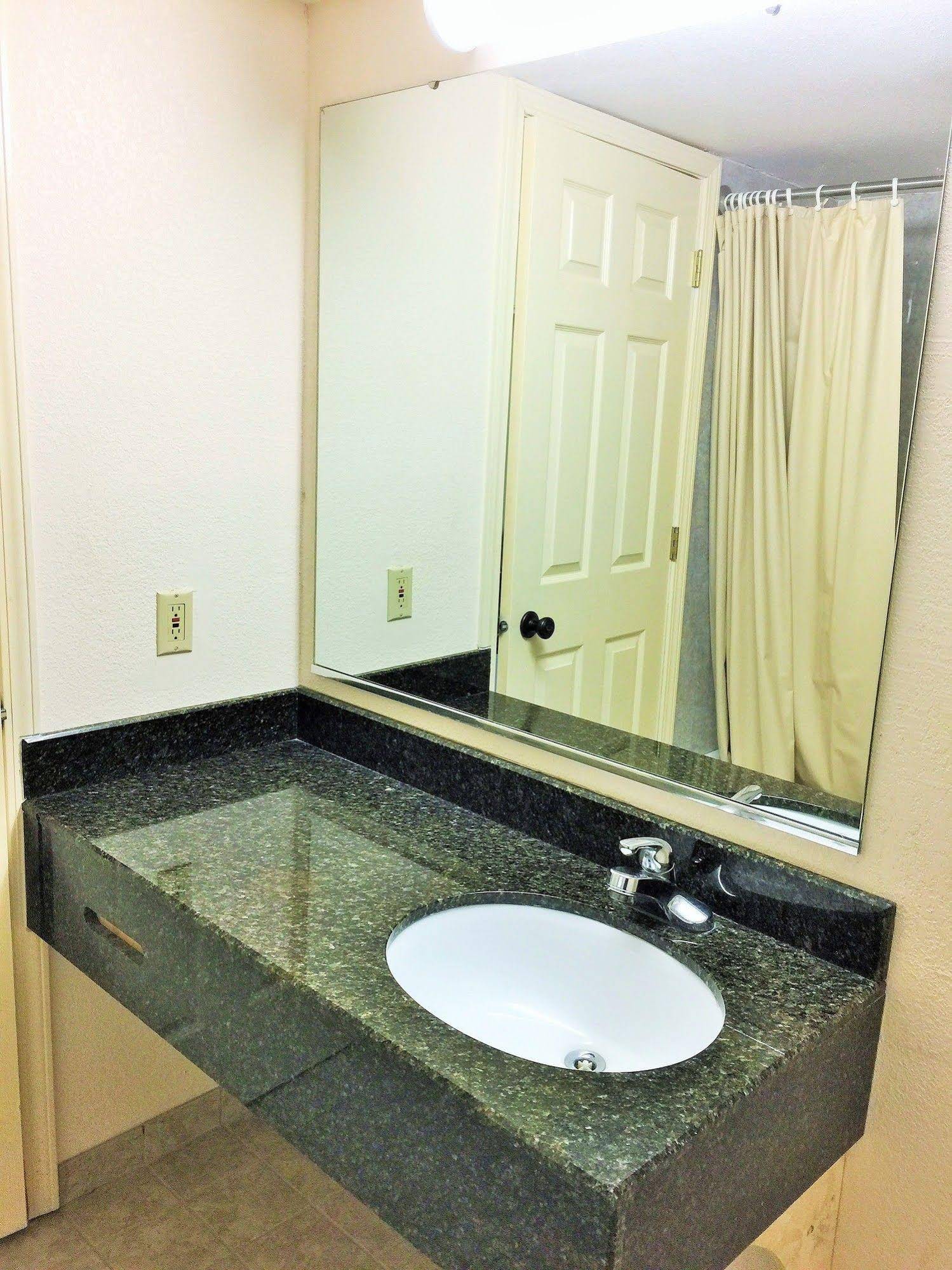 Tollway Inn Beloit