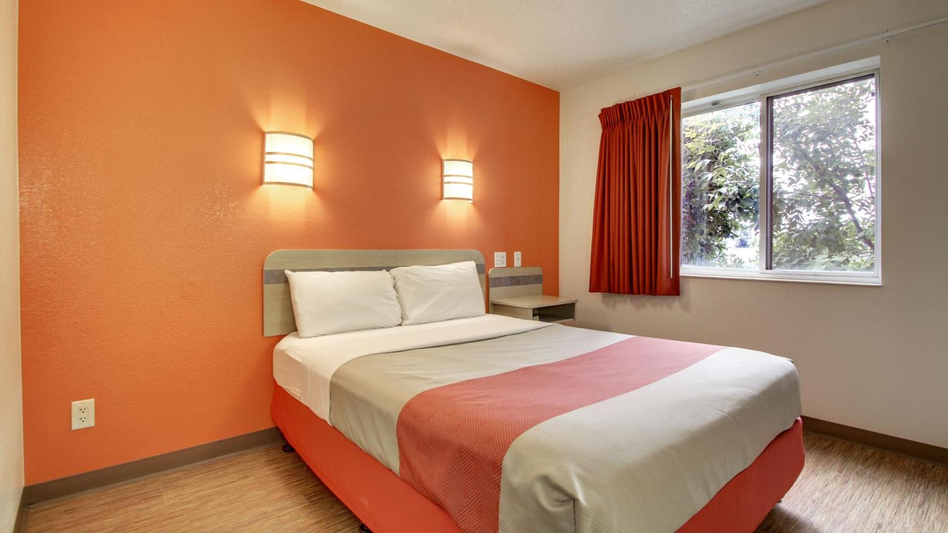 Motel 6 Springfield