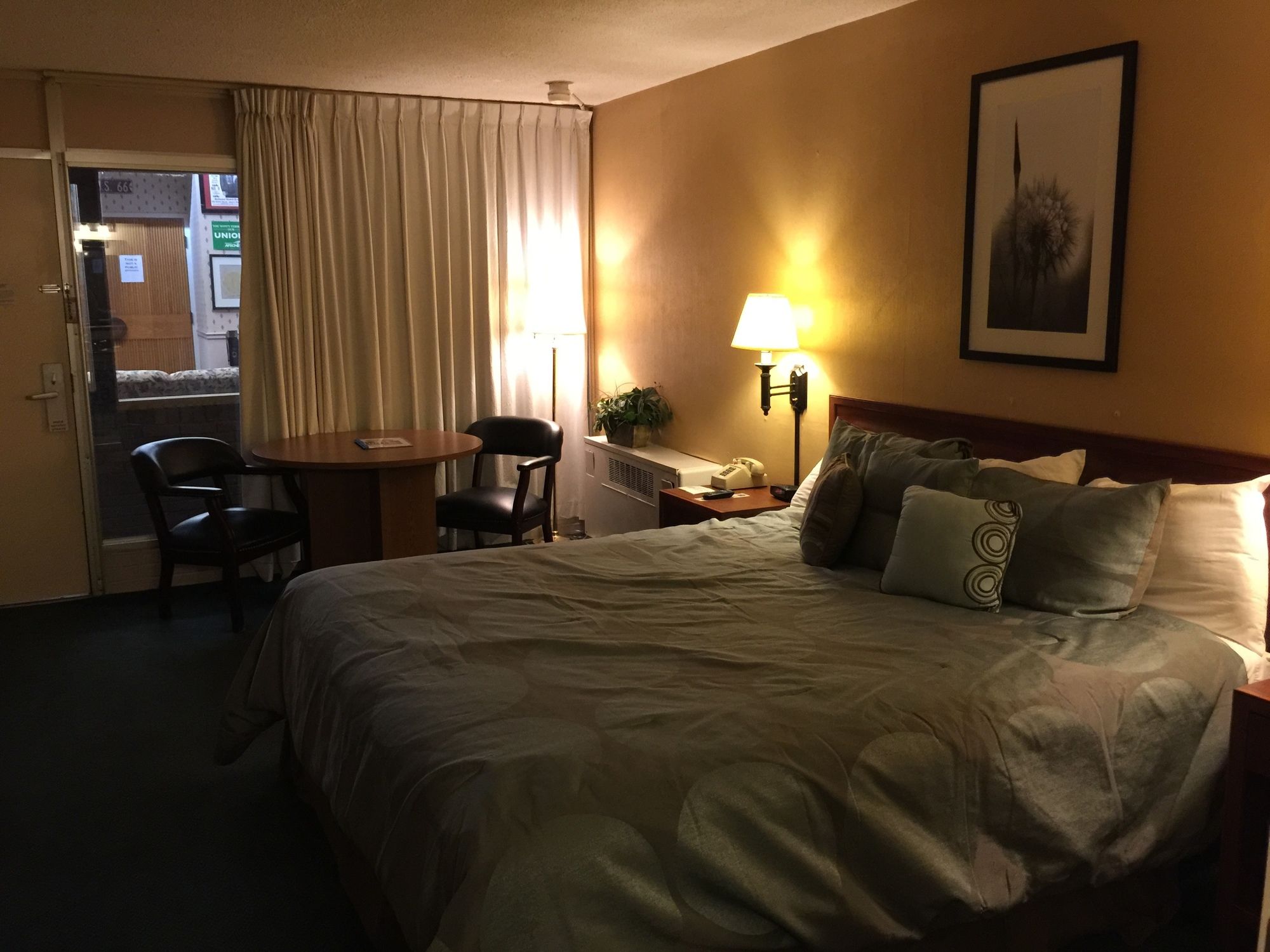 Route 66 Hotel And Conference Center
