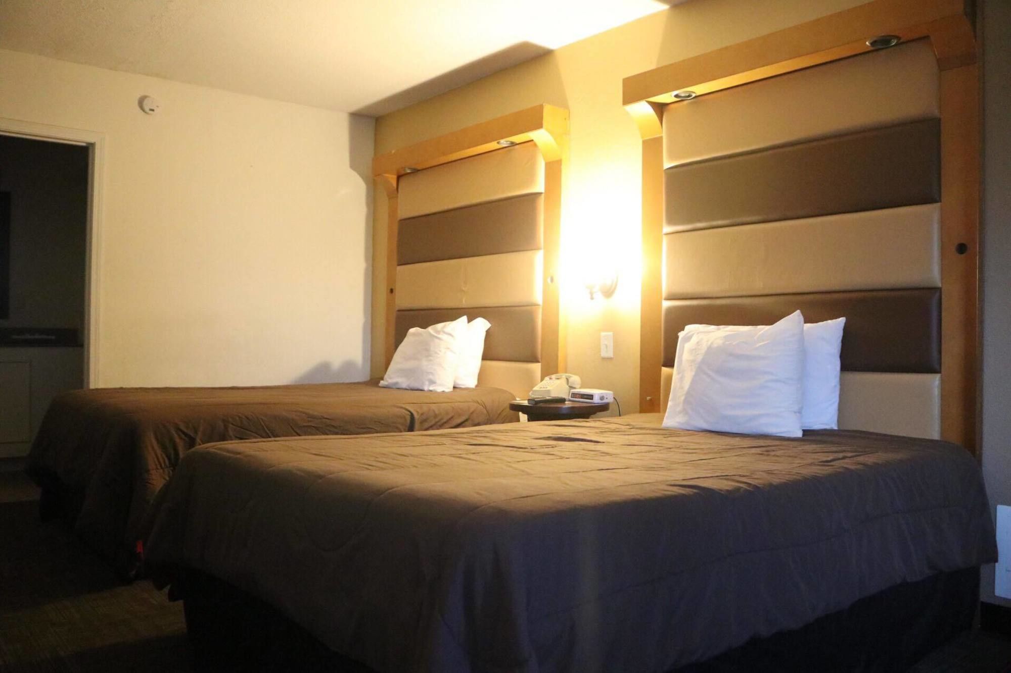 Route 66 Hotel And Conference Center