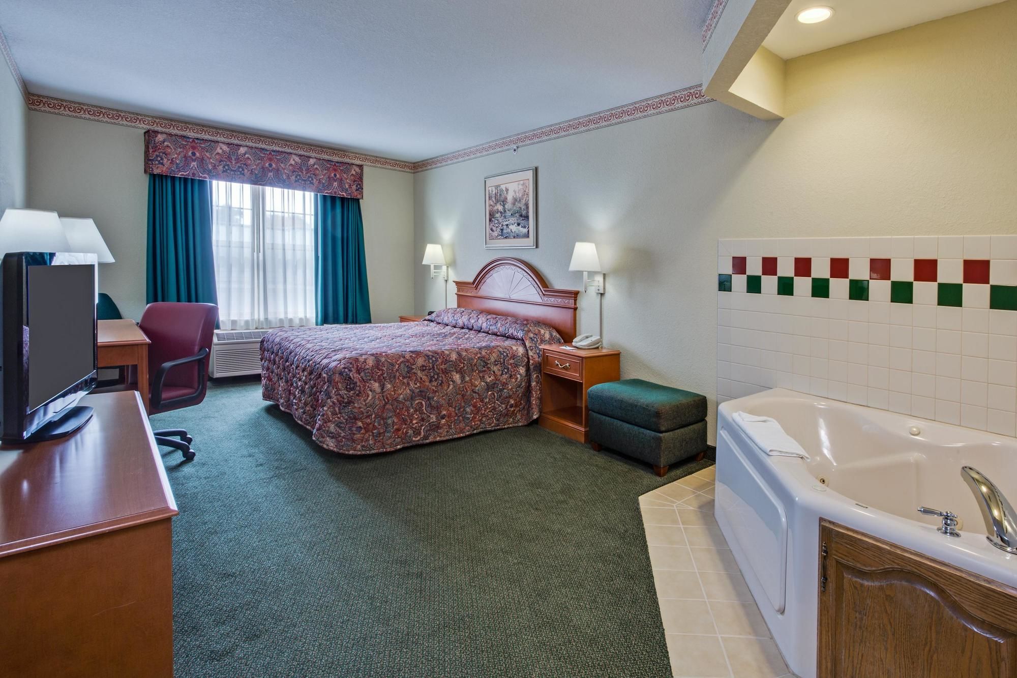 Country Inn & Suites by Radisson, Stockton, IL
