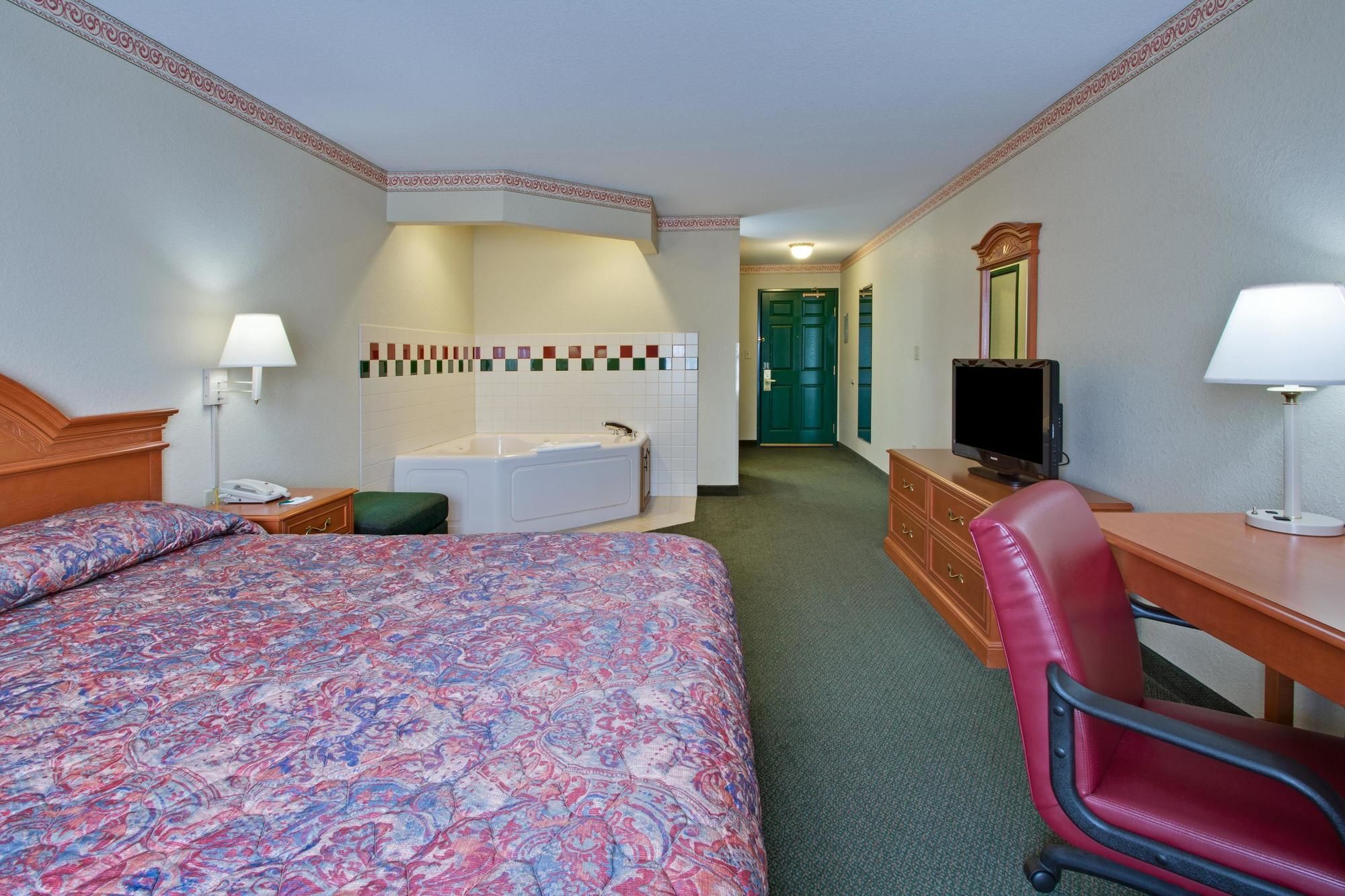 Country Inn & Suites by Radisson, Stockton, IL