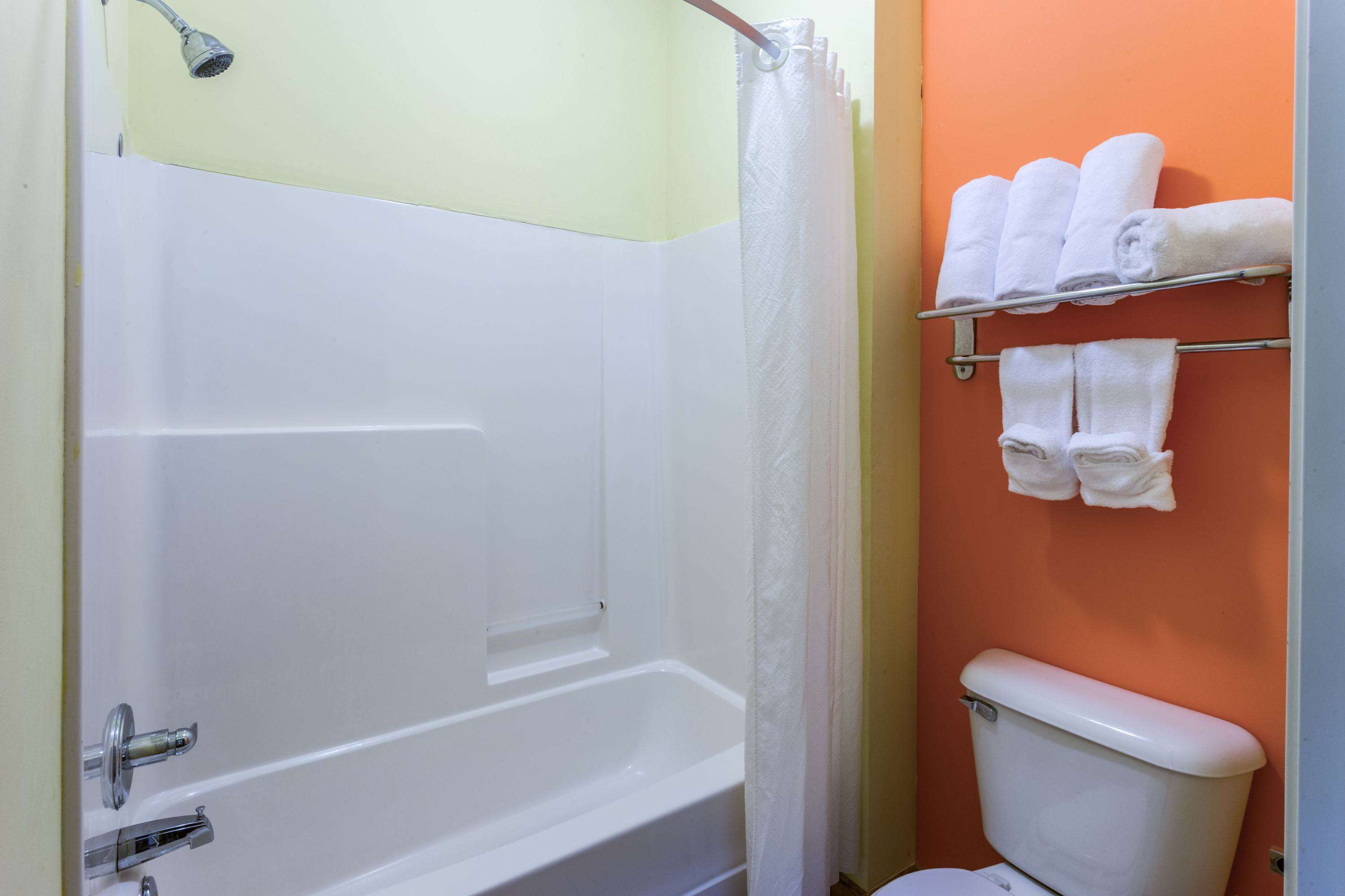 Rock Island Inn & Suites