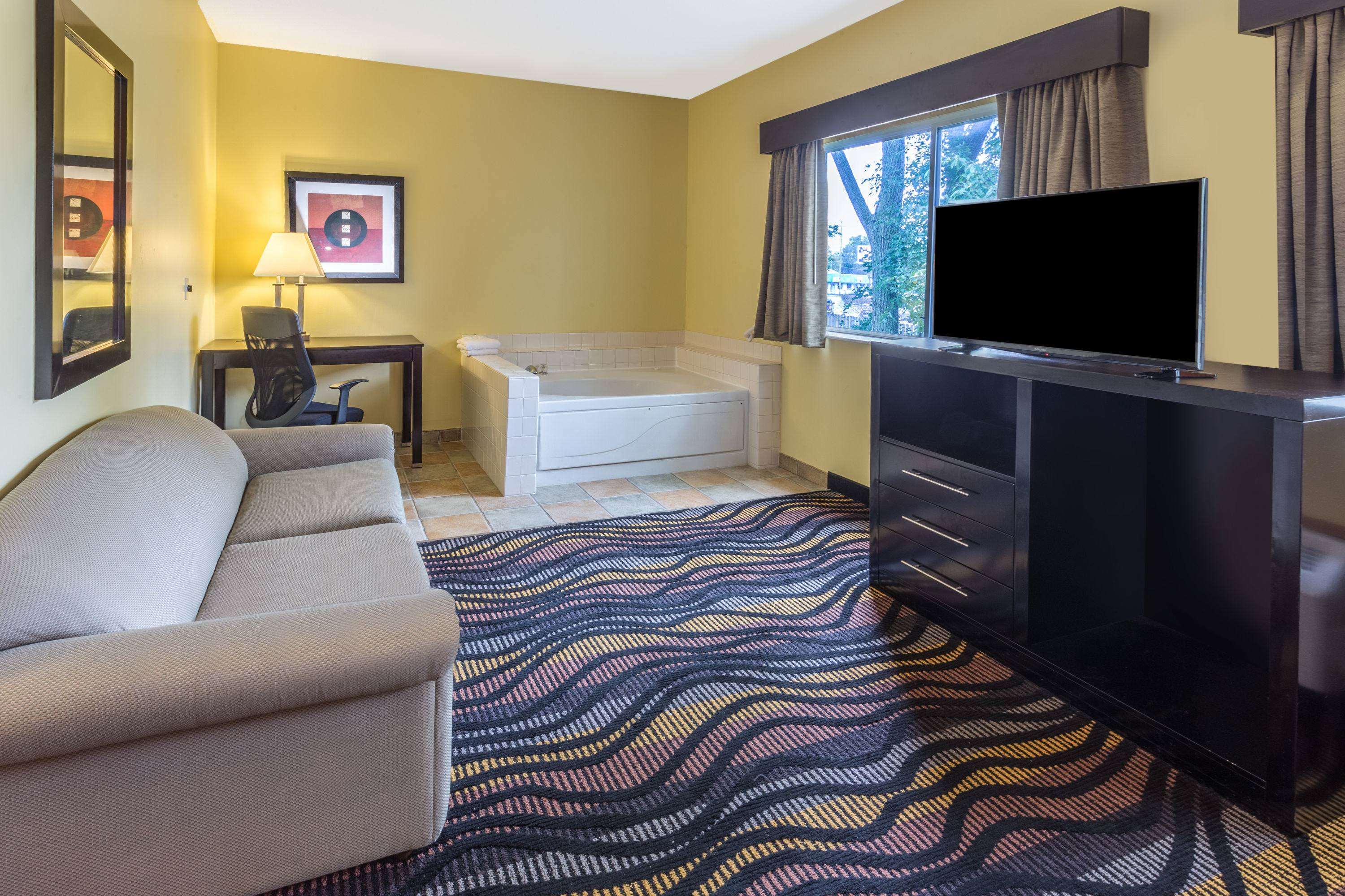Rock Island Inn & Suites