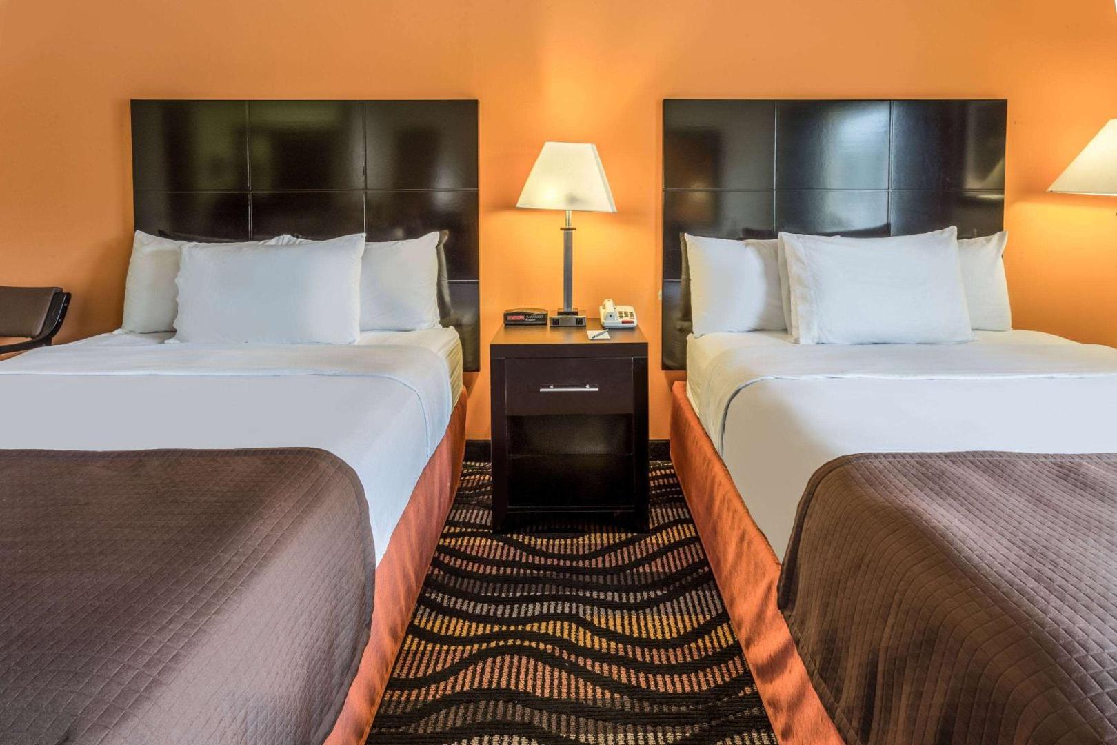 Rock Island Inn & Suites
