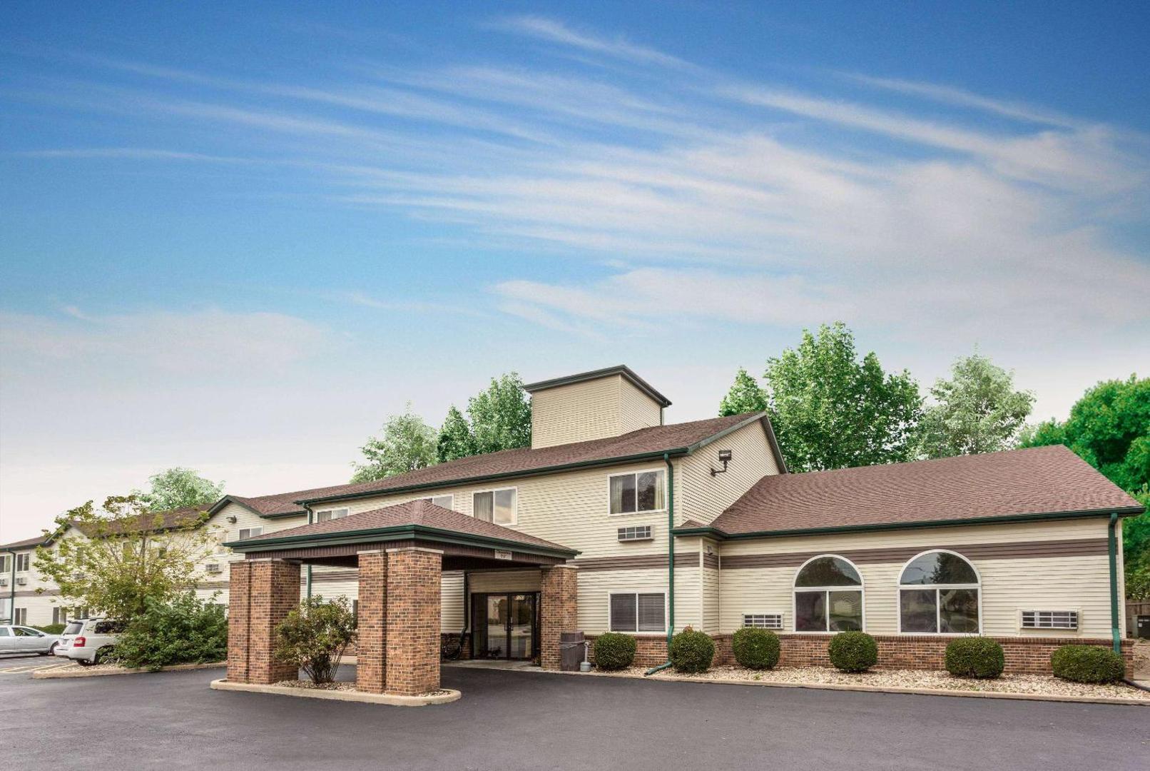 Rock Island Inn & Suites