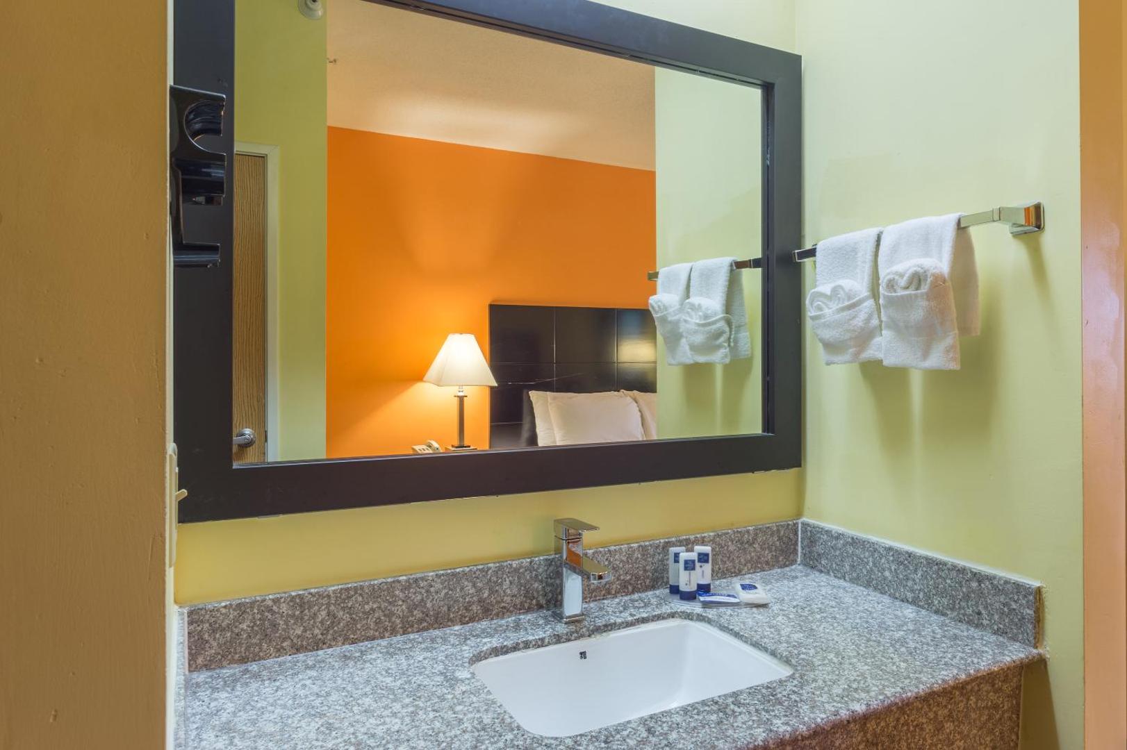 Rock Island Inn & Suites