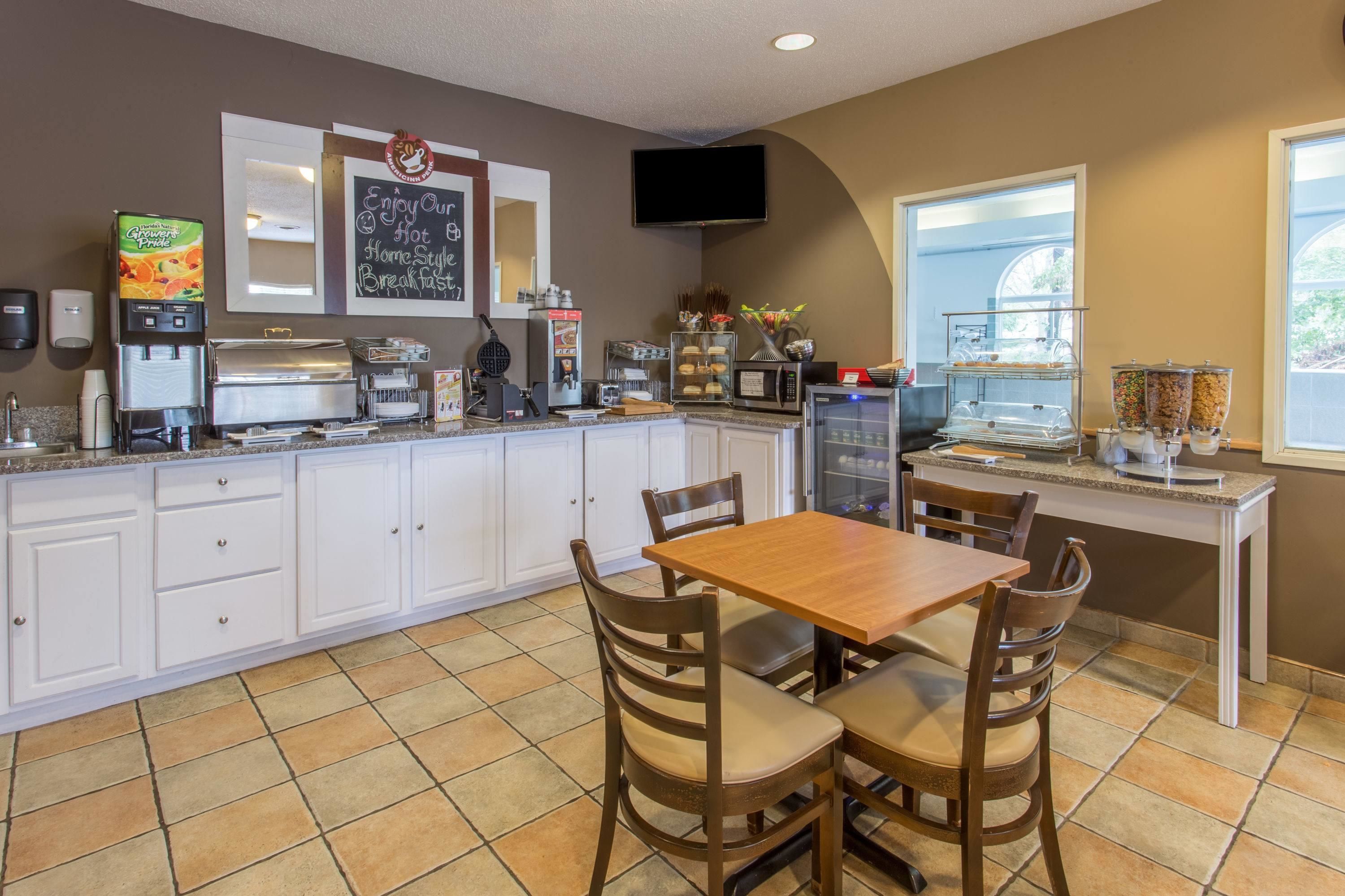 Rock Island Inn & Suites