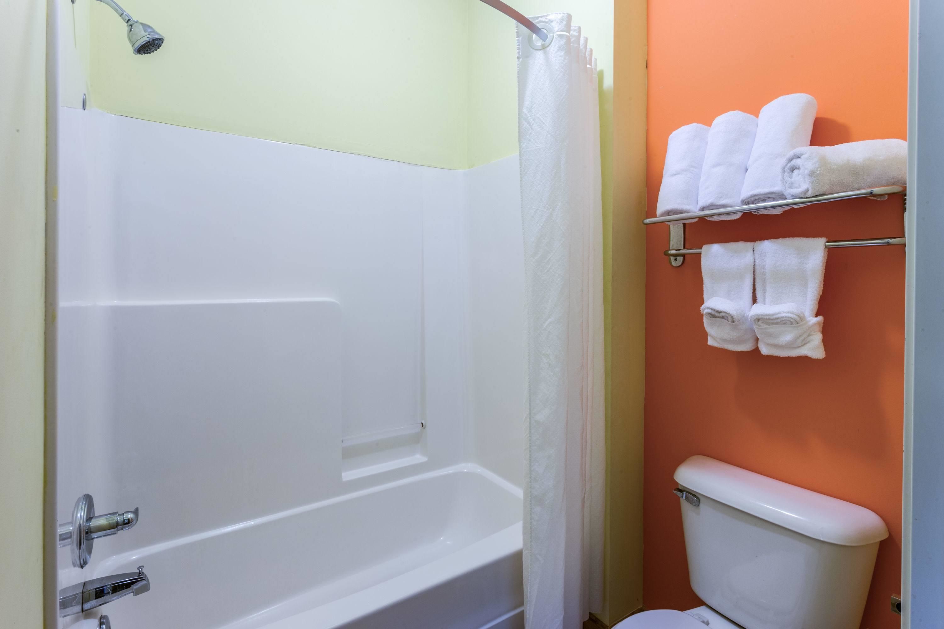 Rock Island Inn & Suites