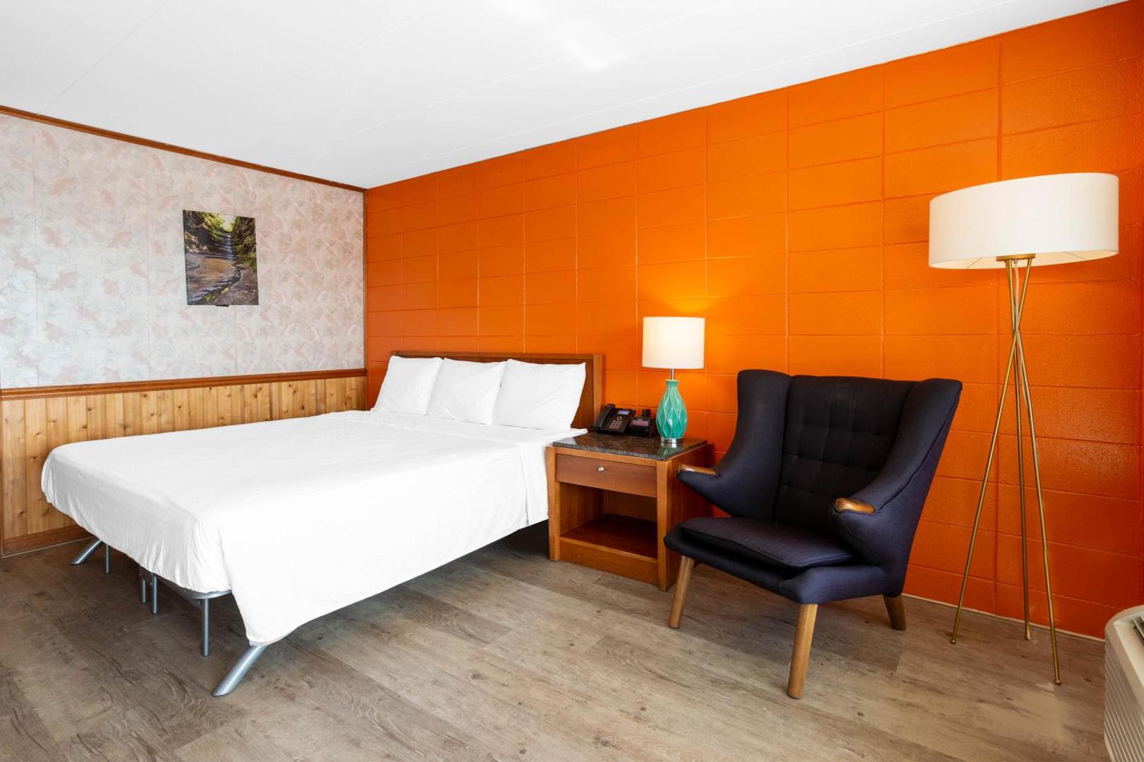 Starved Rock Motor Inn