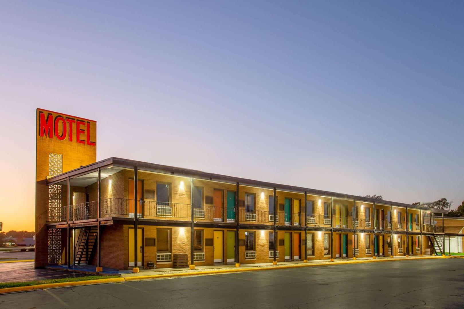 Starved Rock Motor Inn