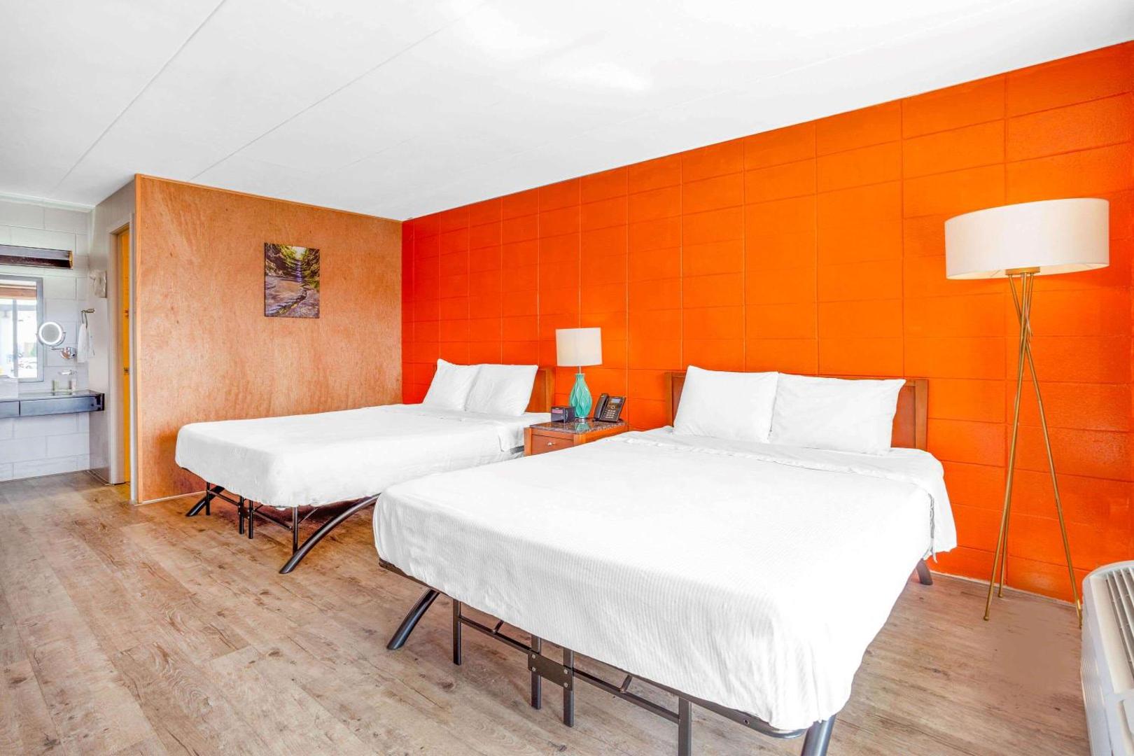 Starved Rock Motor Inn
