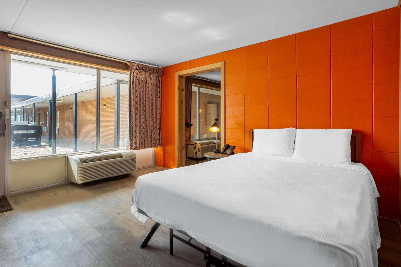 Starved Rock Motor Inn