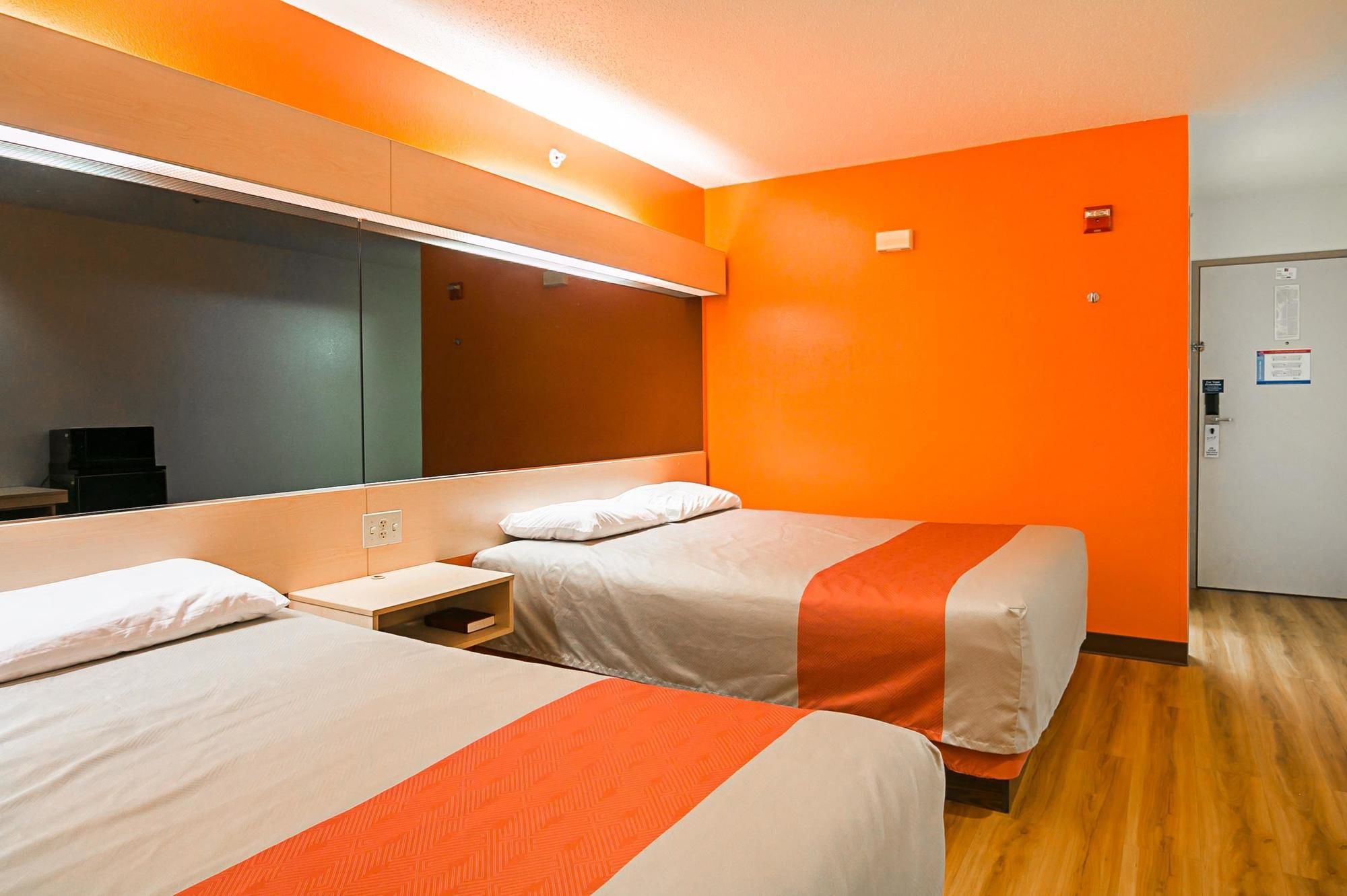 Motel 6 Sycamore
