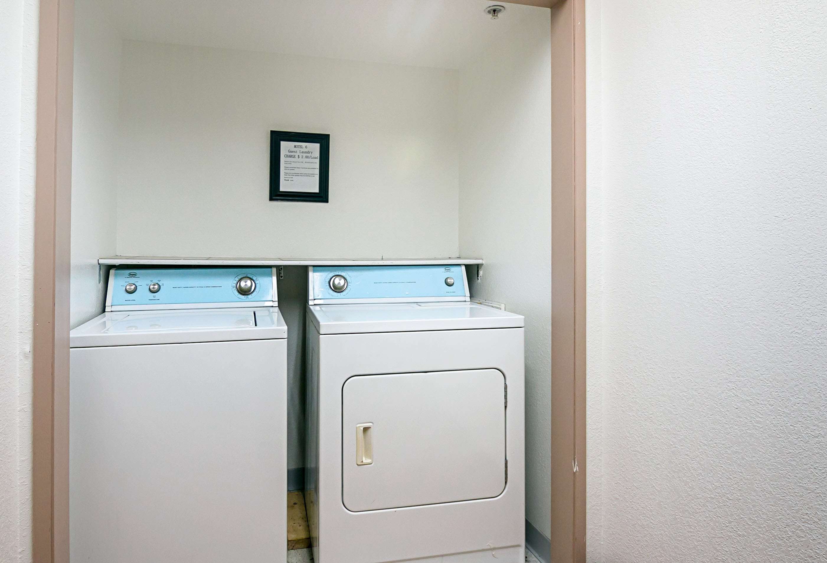 Motel 6 Sycamore