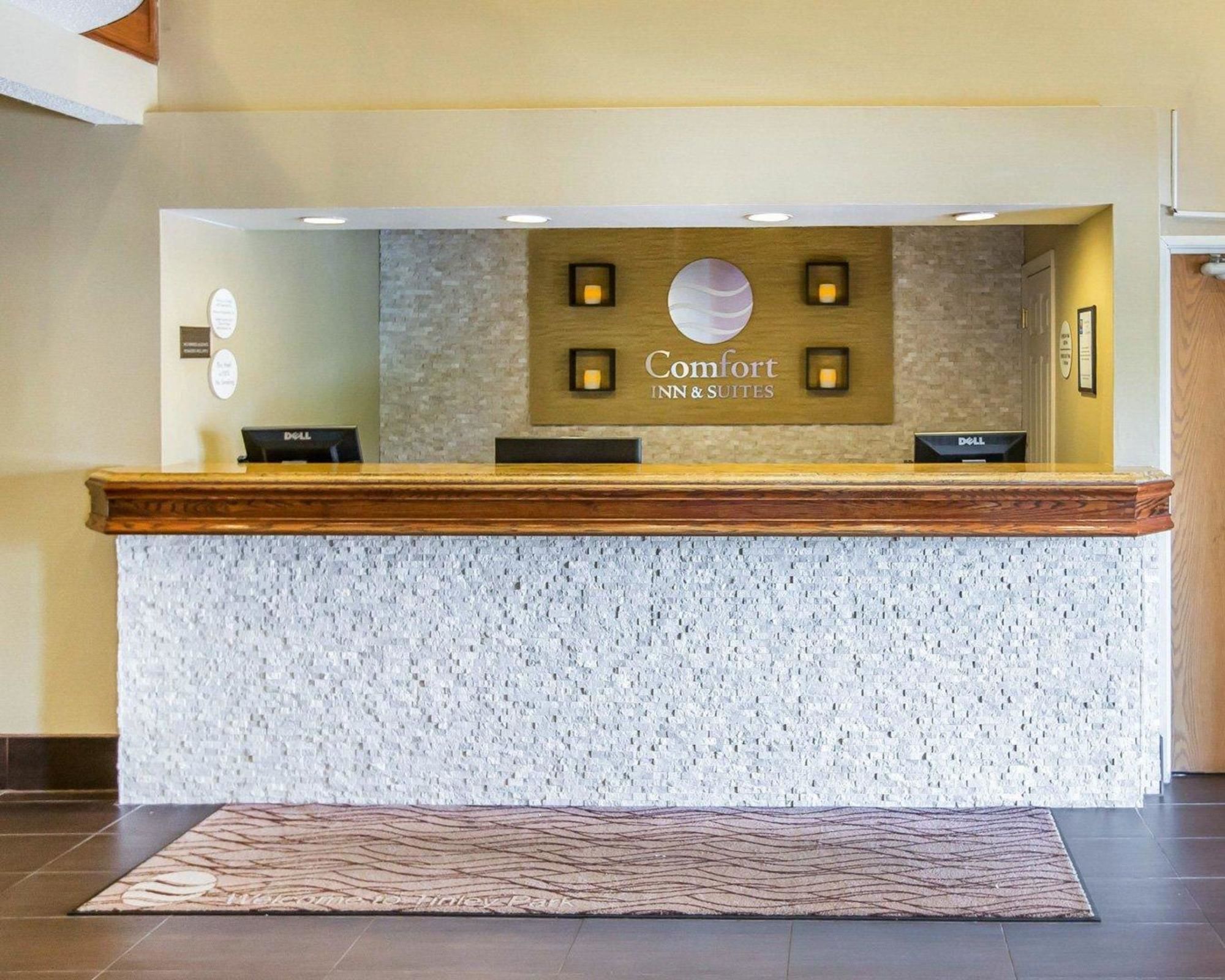 Comfort Inn & Suites Near Tinley Park Amphitheater