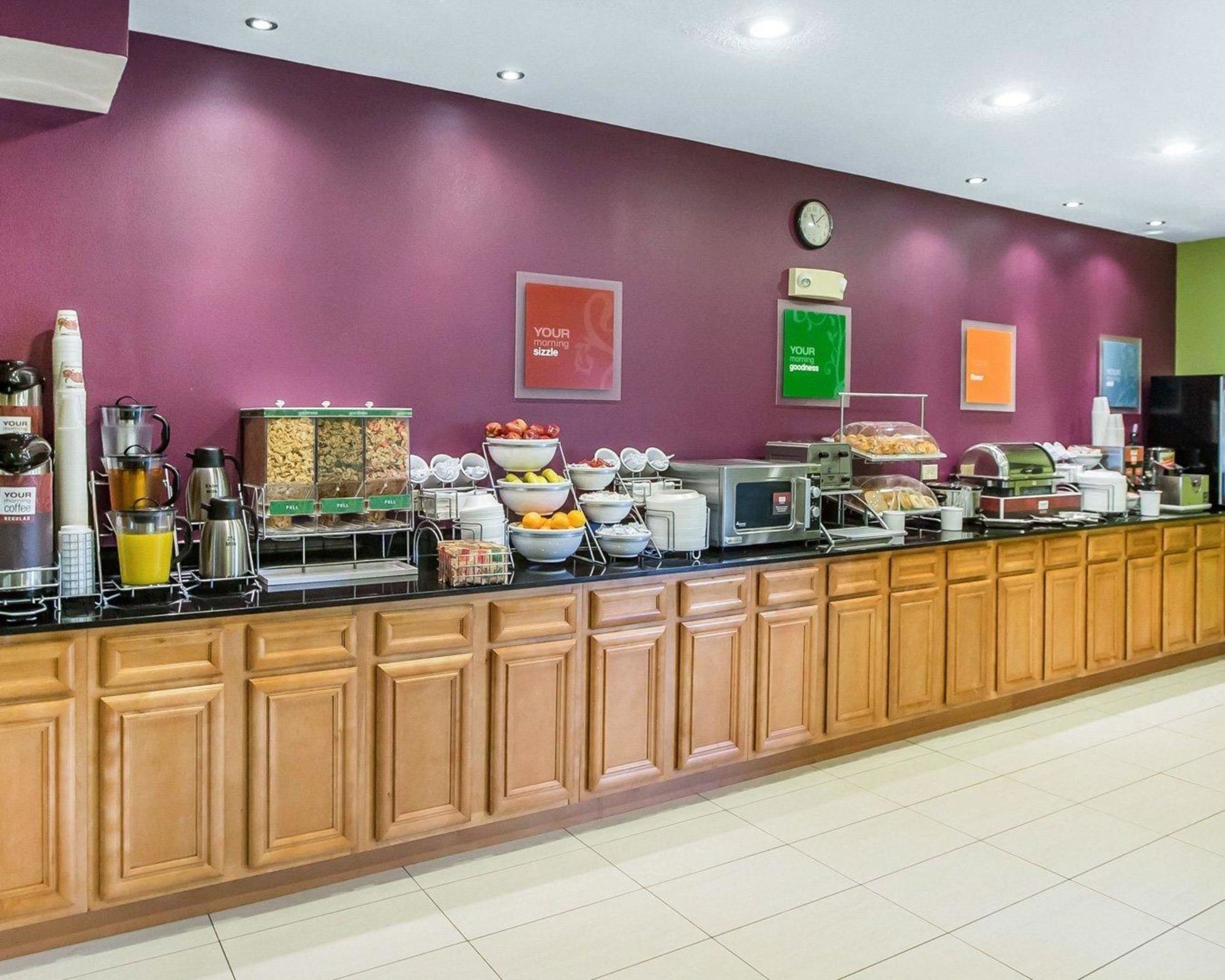 Comfort Inn & Suites Near Tinley Park Amphitheater