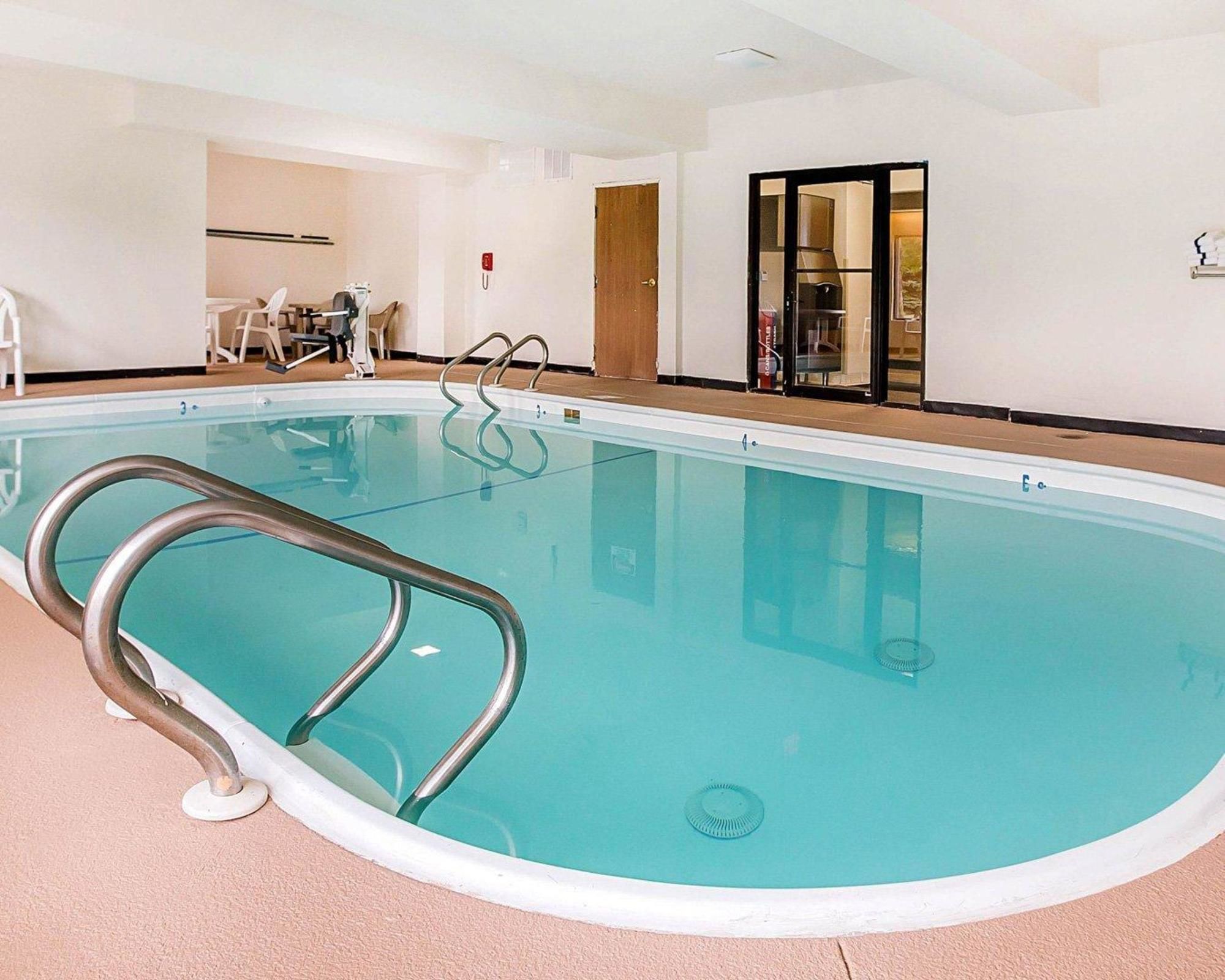 Comfort Inn & Suites Near Tinley Park Amphitheater