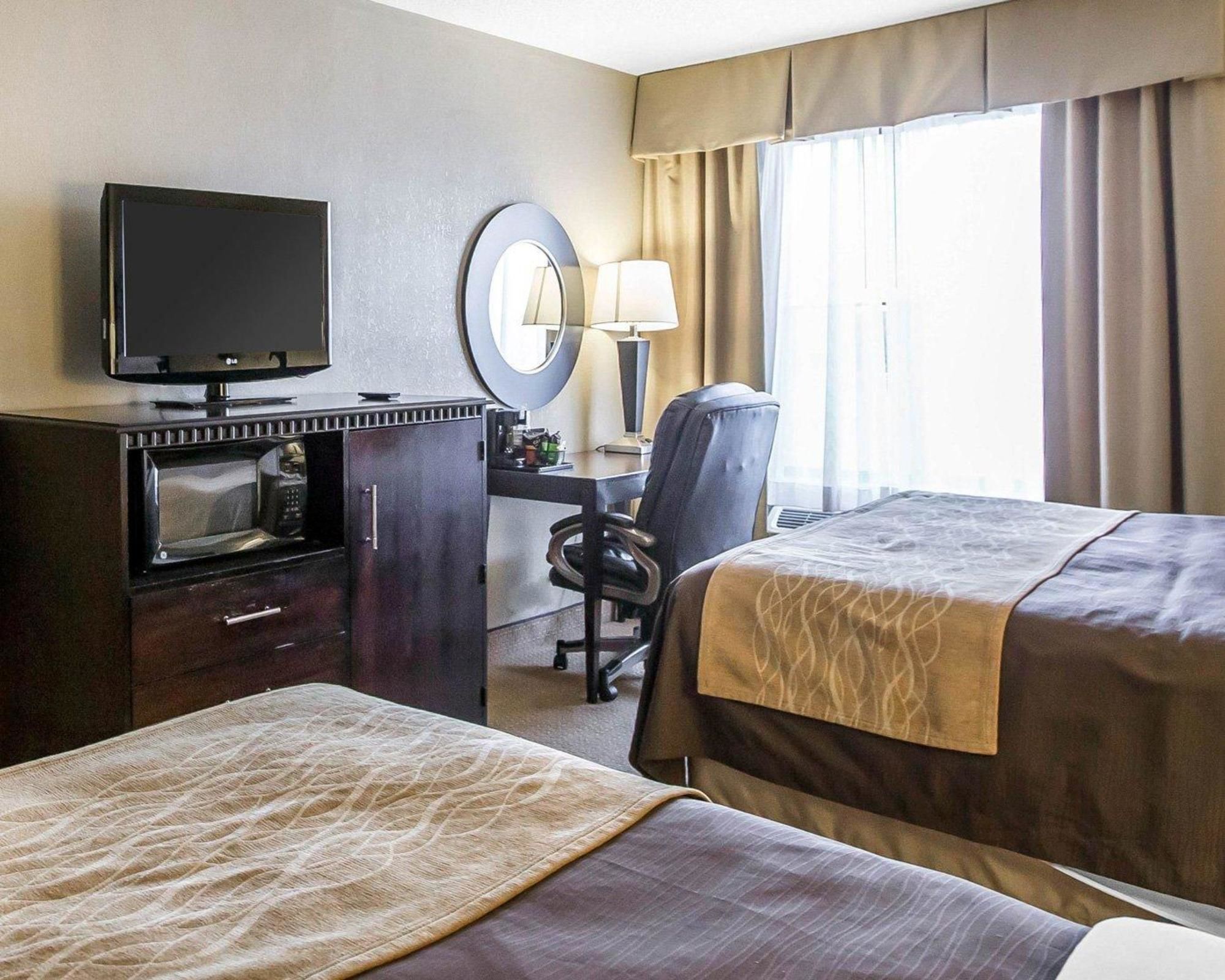 Comfort Inn & Suites Near Tinley Park Amphitheater
