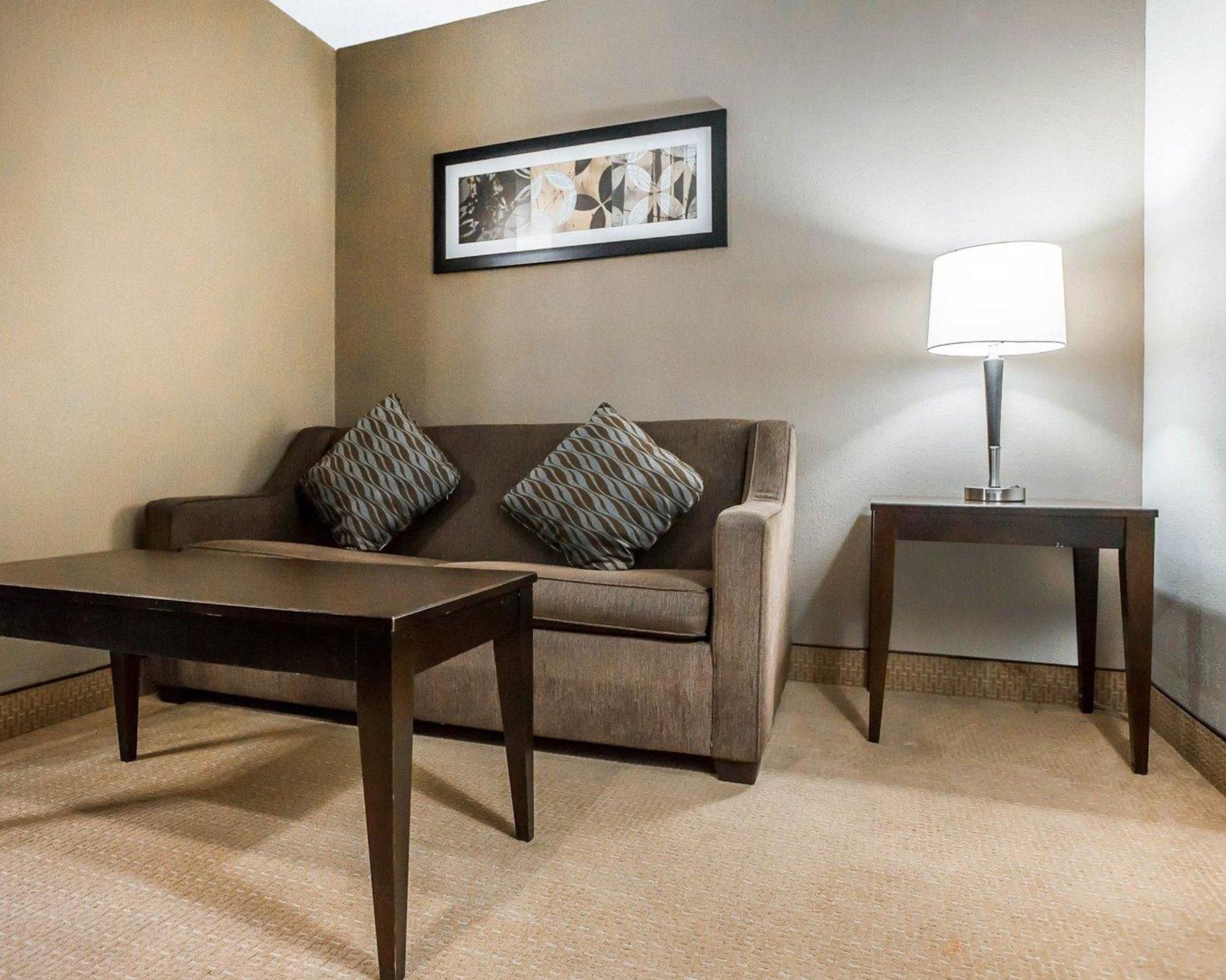 Comfort Inn & Suites Near Tinley Park Amphitheater