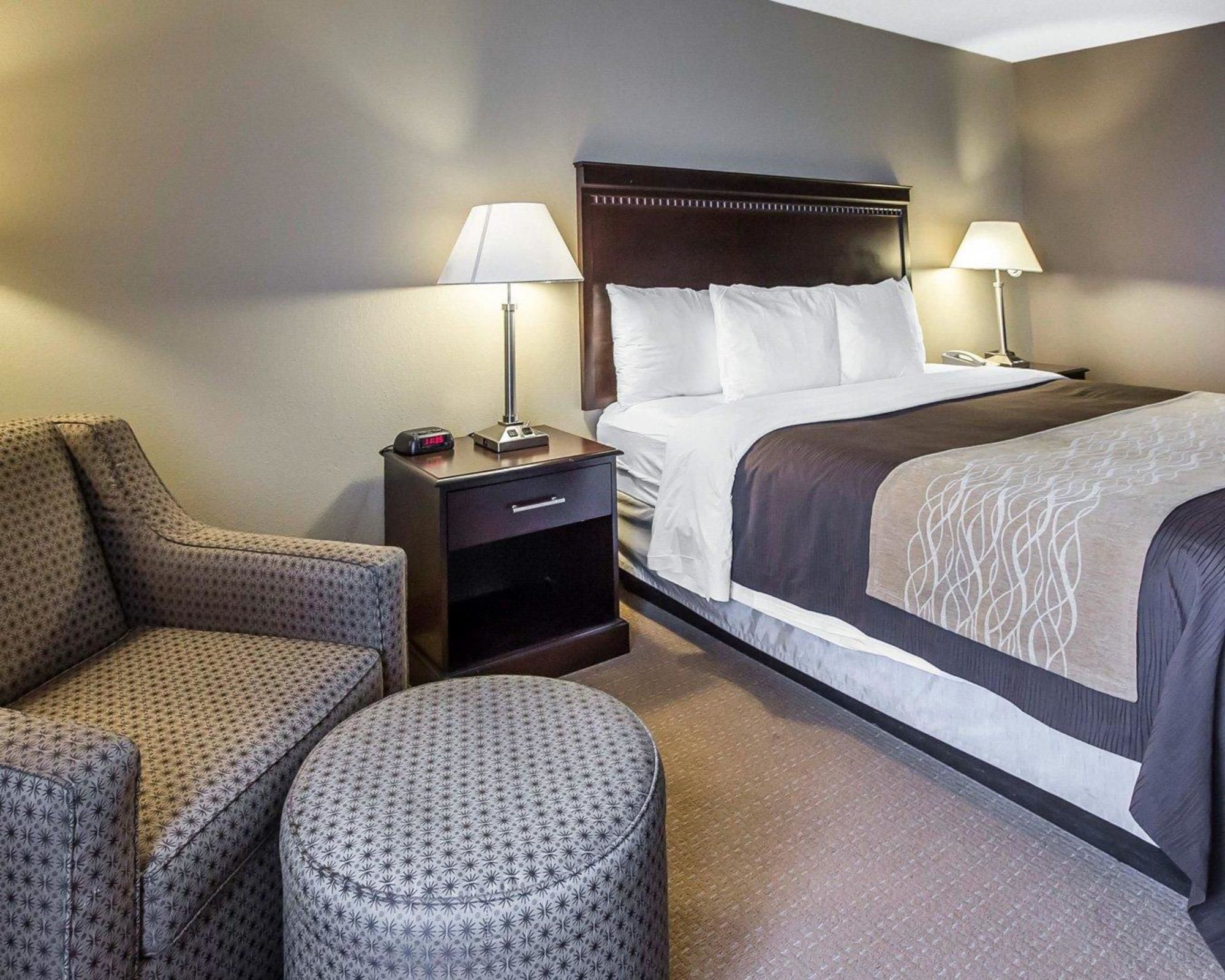 Comfort Inn & Suites Near Tinley Park Amphitheater