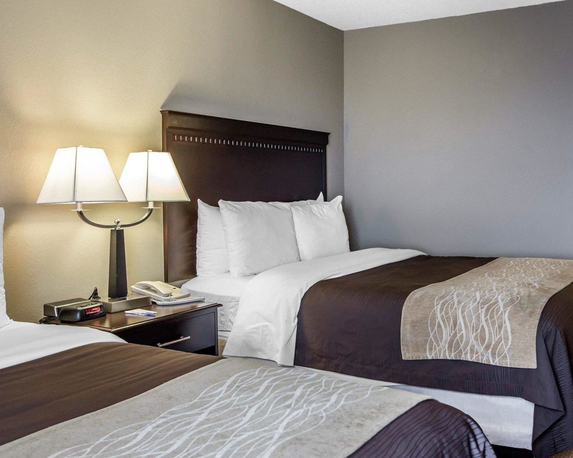 Comfort Inn & Suites Near Tinley Park Amphitheater