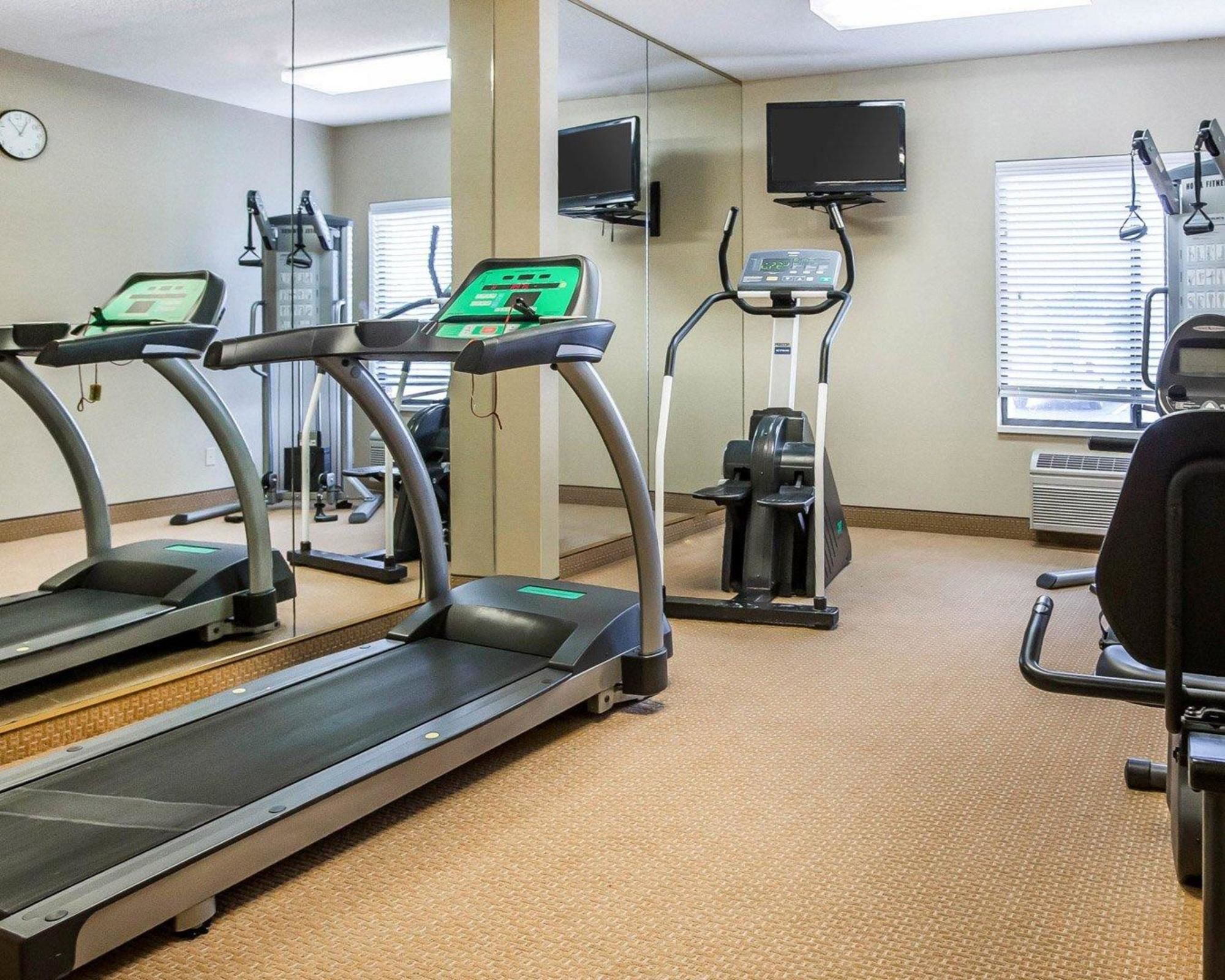 Comfort Inn & Suites Near Tinley Park Amphitheater