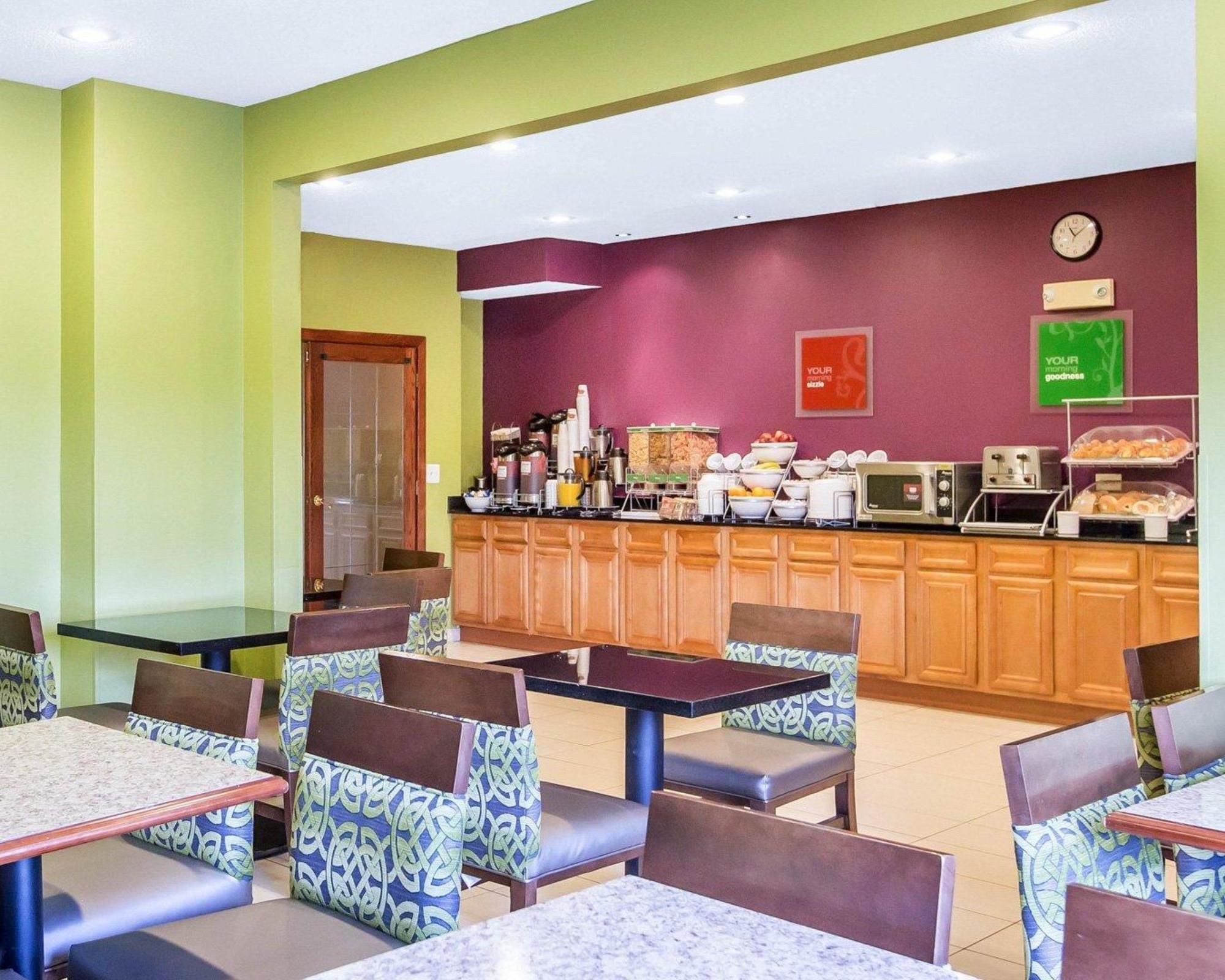 Comfort Inn & Suites Near Tinley Park Amphitheater