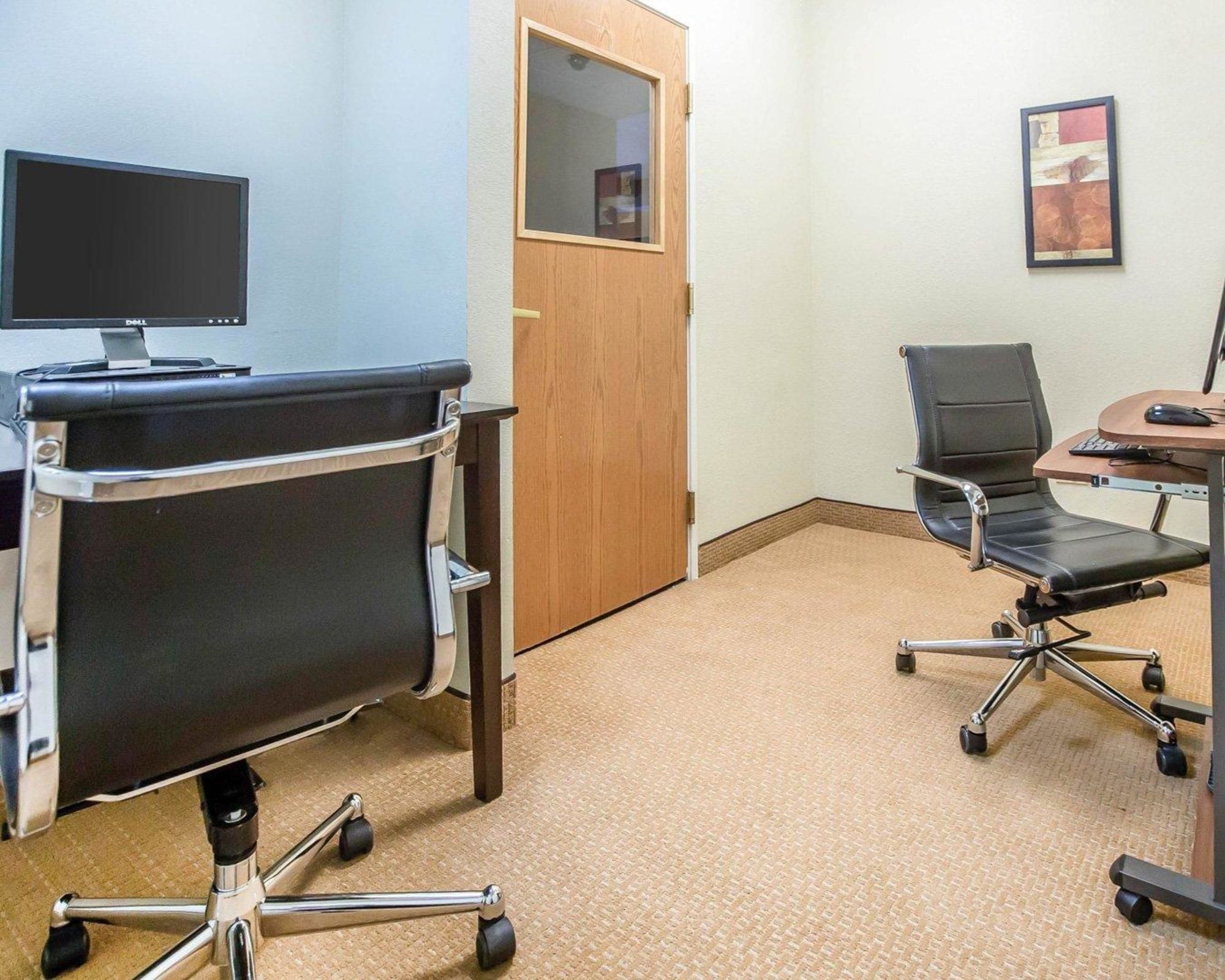 Comfort Inn & Suites Near Tinley Park Amphitheater