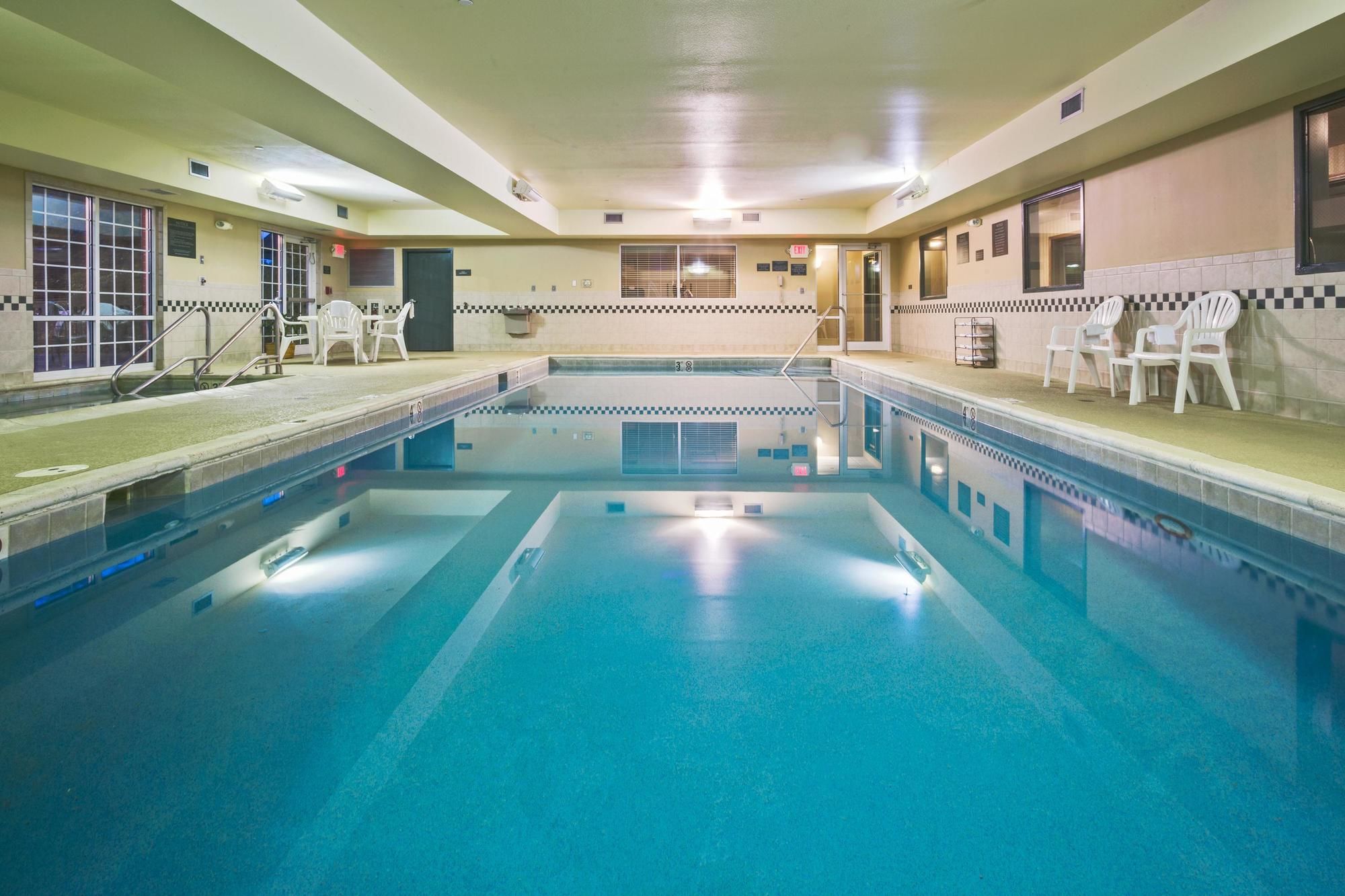 Country Inn & Suites by Radisson, Tinley Park, IL