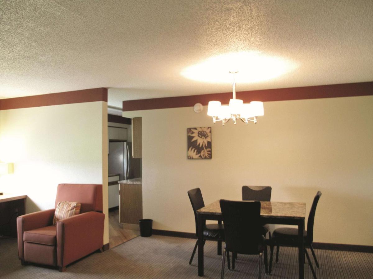 La Quinta Inn & Suites by Wyndham Chicago Tinley Park