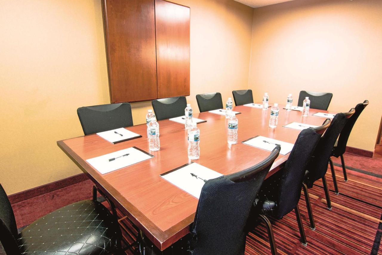 La Quinta Inn & Suites by Wyndham Chicago Tinley Park